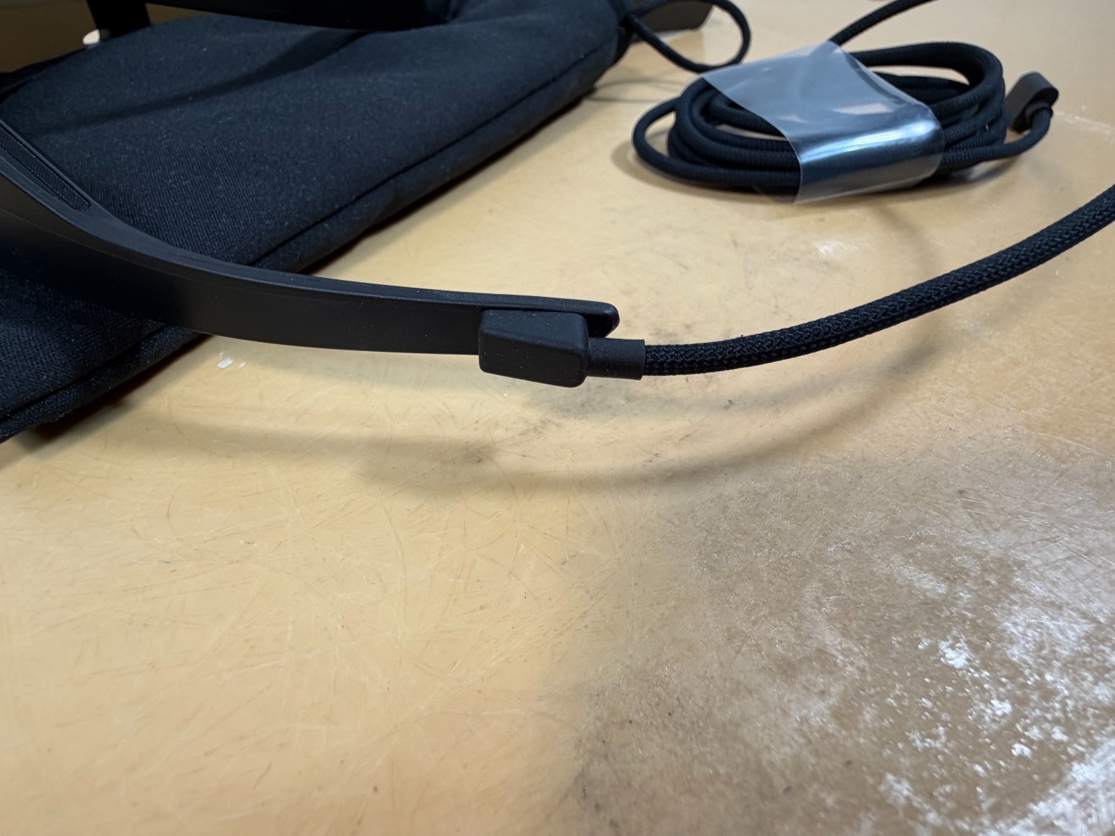 Oakley Meta Vanguard Black Prizm 24K 0W8001E (DEMO MODEL, SEE PHOTOS)