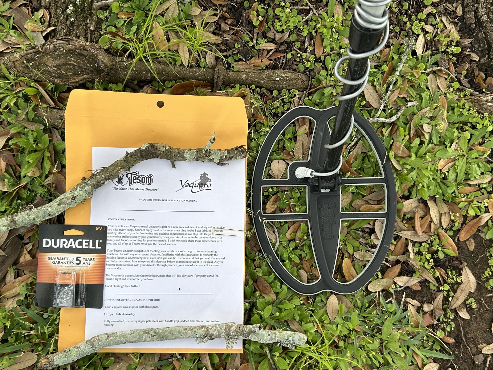 Tesoro VAQUERO Metal Detector w/ 11x8" Coil, Cover, New Battery, Manual - Nice!