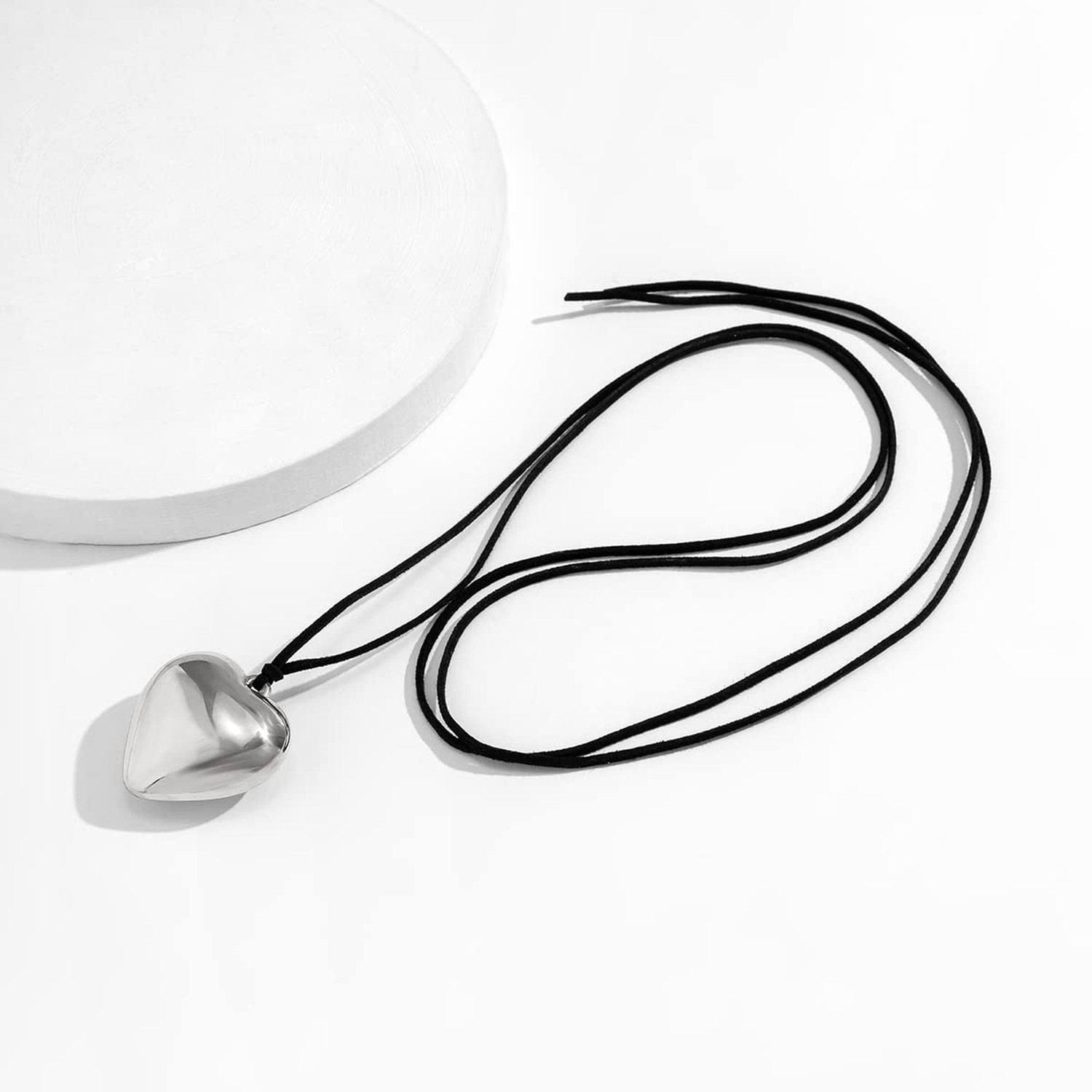 Chunky Puffy Heart Choker Necklace - Big Heart Pendant Adjustable Velvet Chai...