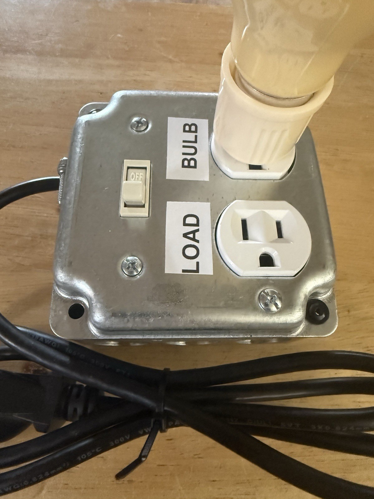 Dim Bulb Tester- Current Limiter for Amplifiers, Stereos, Guitar Amps. 100w Bulb