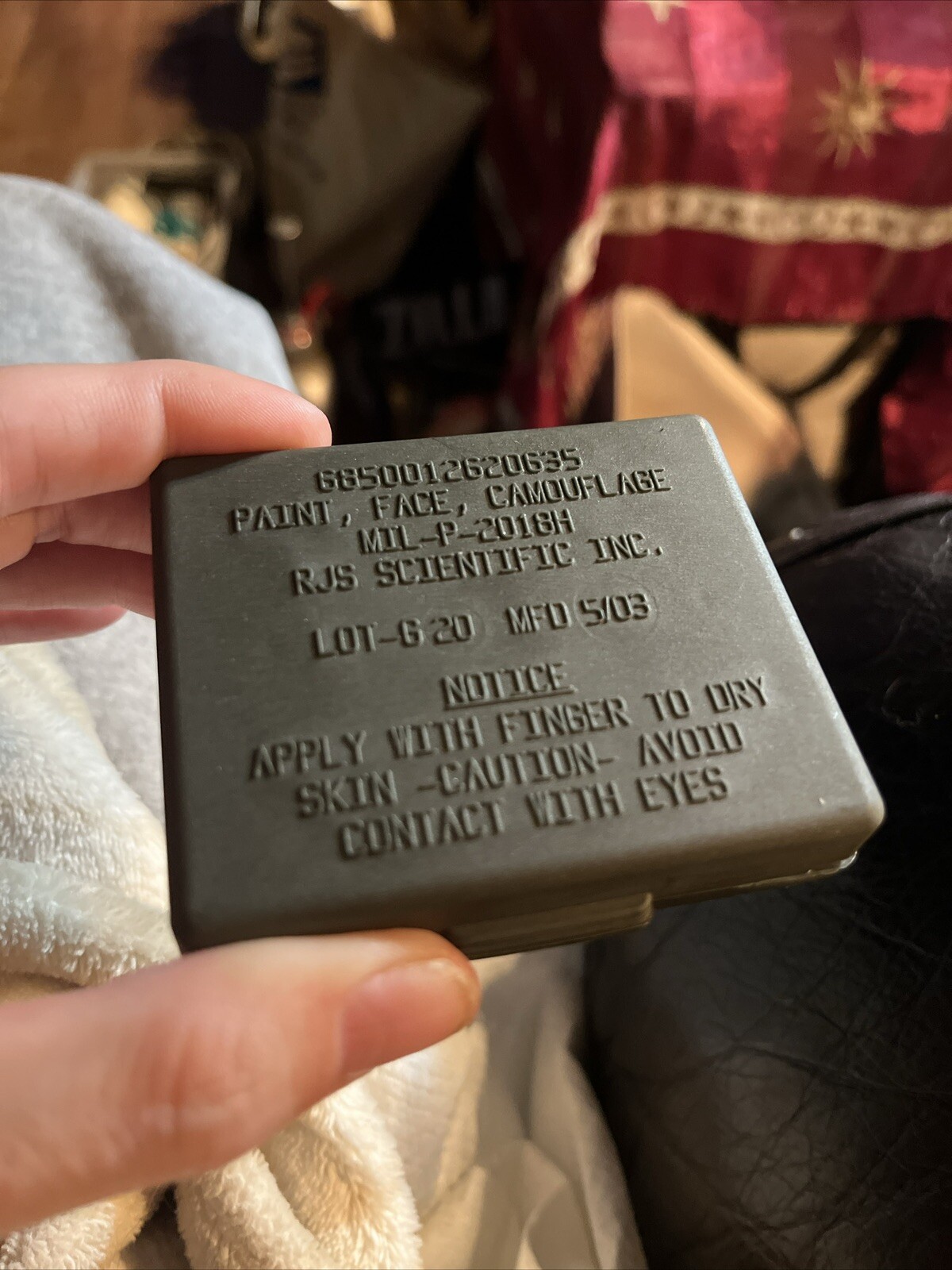 US MILITARY ALL-PURPOSE CAMOUFLAGE FACE PAINT 4 COLOR COMPACT INCLUDING MIRROR