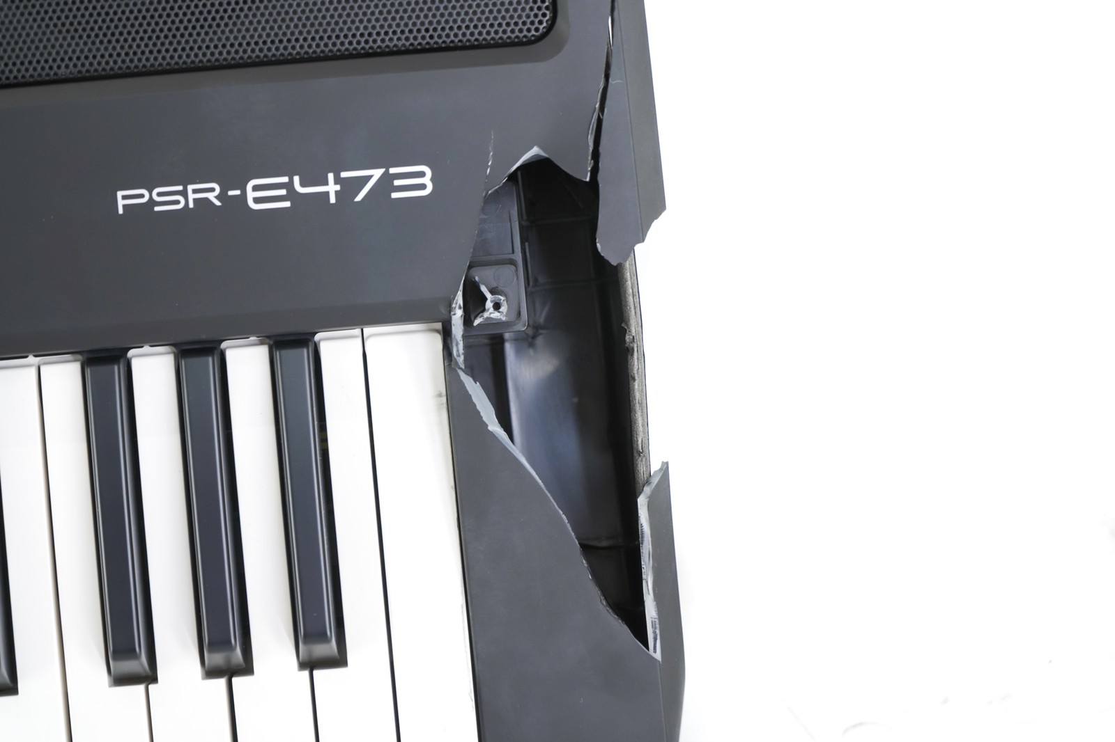 Yamaha PSR-E473 61-Key High-Level Portable Keyboard Damaged
