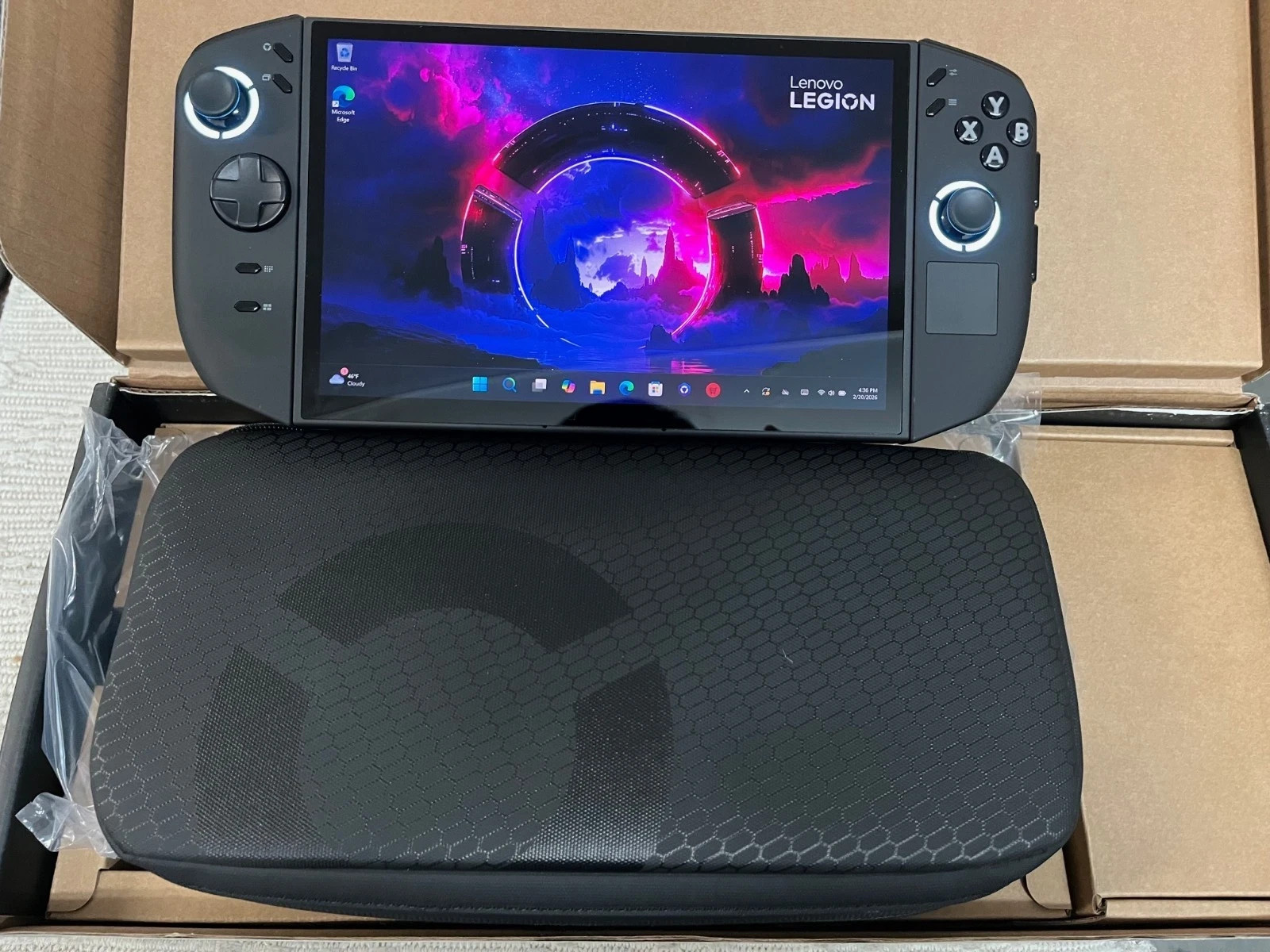 Lenovo Legion Go 2 Handheld Gaming PC - AMD Ryzen Z2 - 32GB RAM - 1TB SSD - 8.8