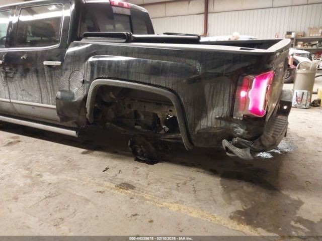 (LOCAL PICKUP ONLY) Roof Glass Fits 15-20 SUBURBAN 1500 921360