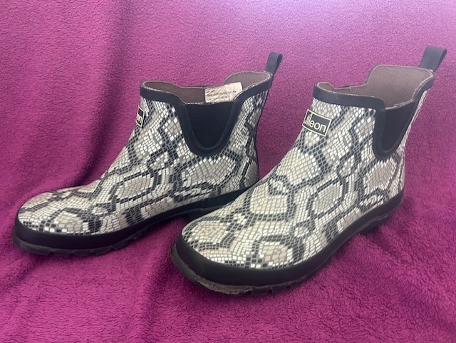 womens rain boots size 10