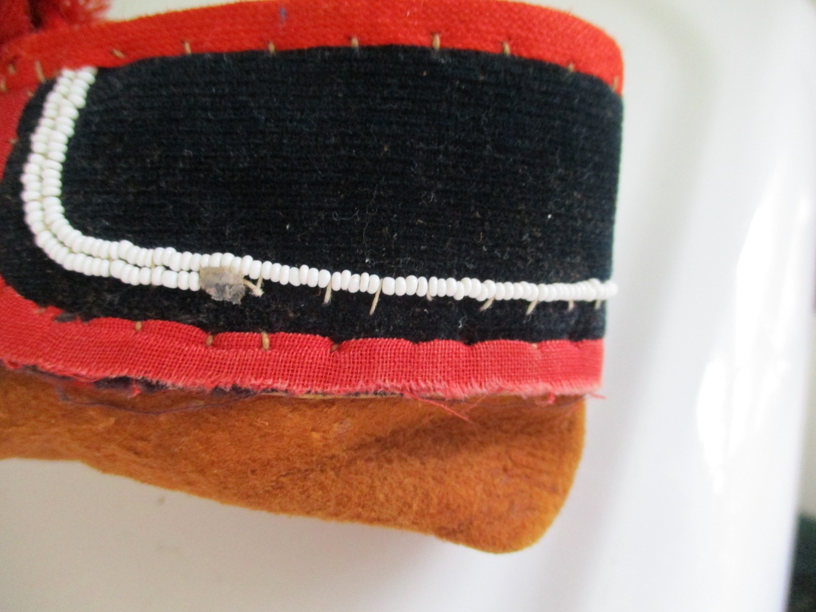 COLLECTIBLE NATIVE AMERICAN INDIAN BEADED CHILD's MOCCASINS