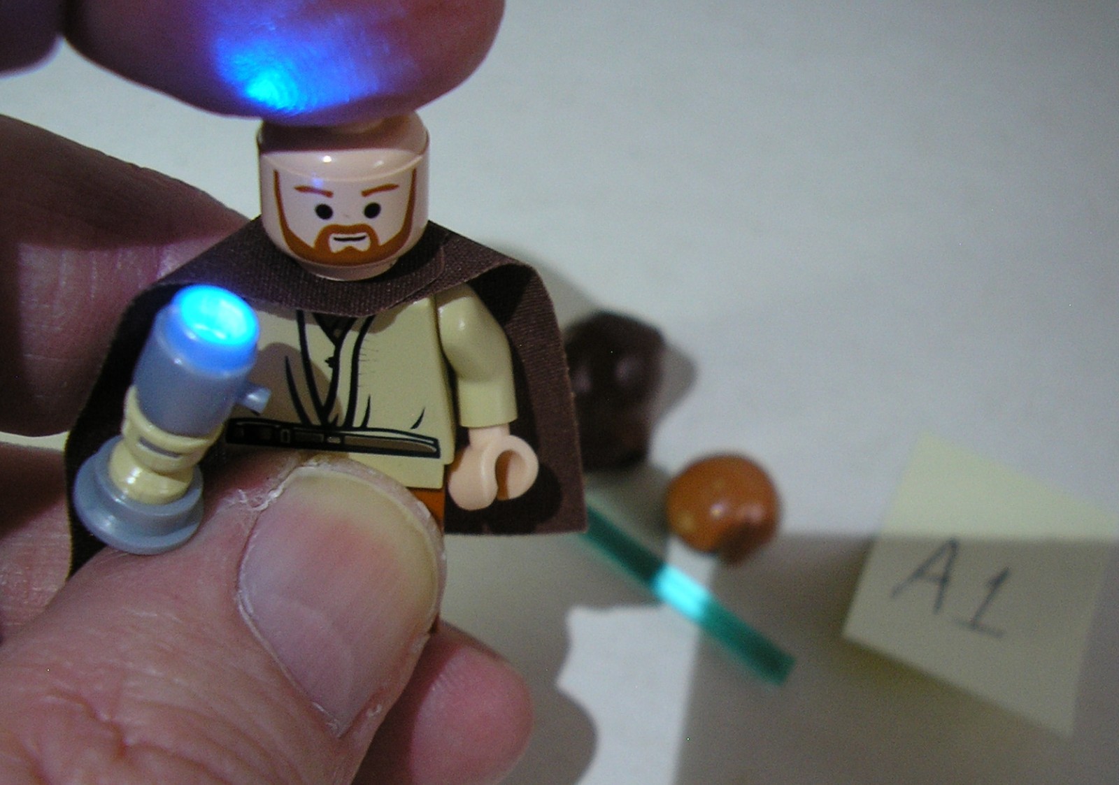 Lego Star Wars OBI-WAN KENOBI Light-up Lightsaber Minifigure 7257 (Works!) (A1)