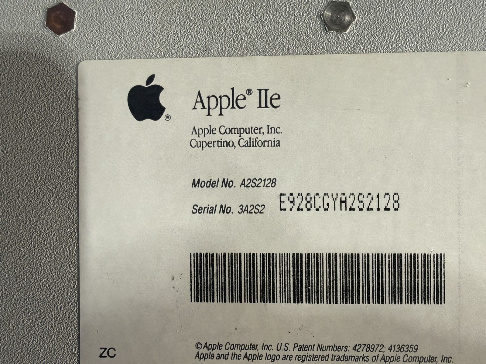 Apple IIe Vintage Computer A2S2128 80COL 64K RAM Expansion Powers On -No Monitor