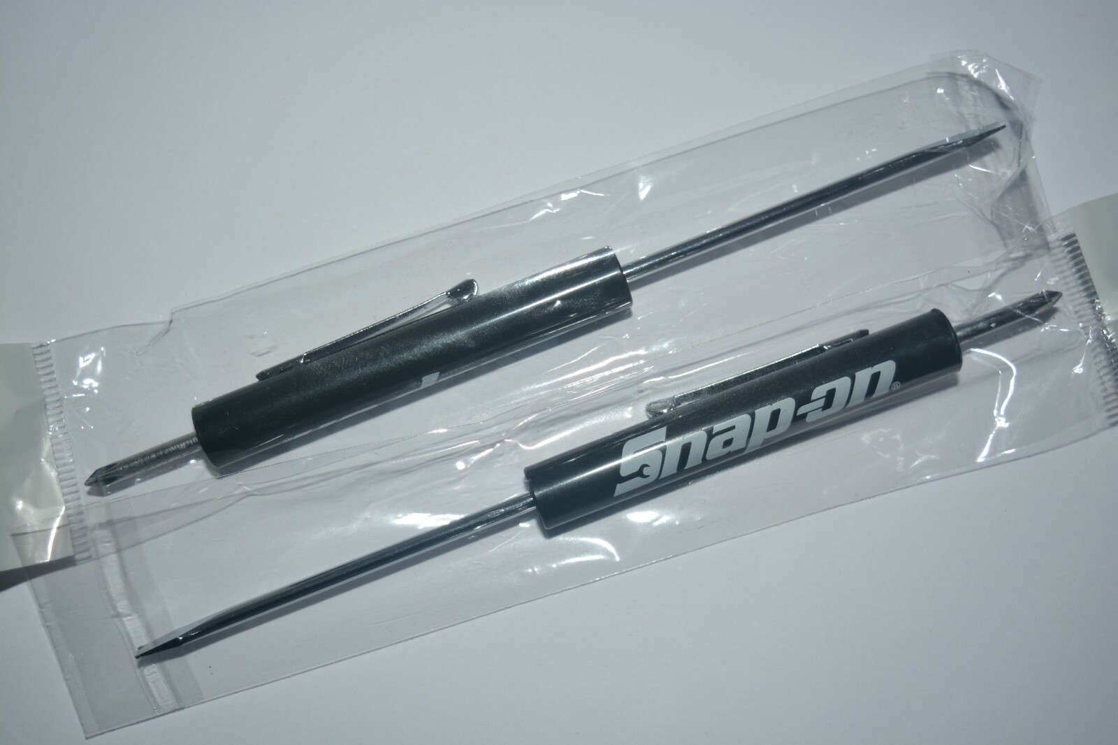 PROMOTIONAL SNAP ON  TOOLS SLOTTED POCKET SCREWDRIVER & PHILLIPS TOP  2 PCS NEW