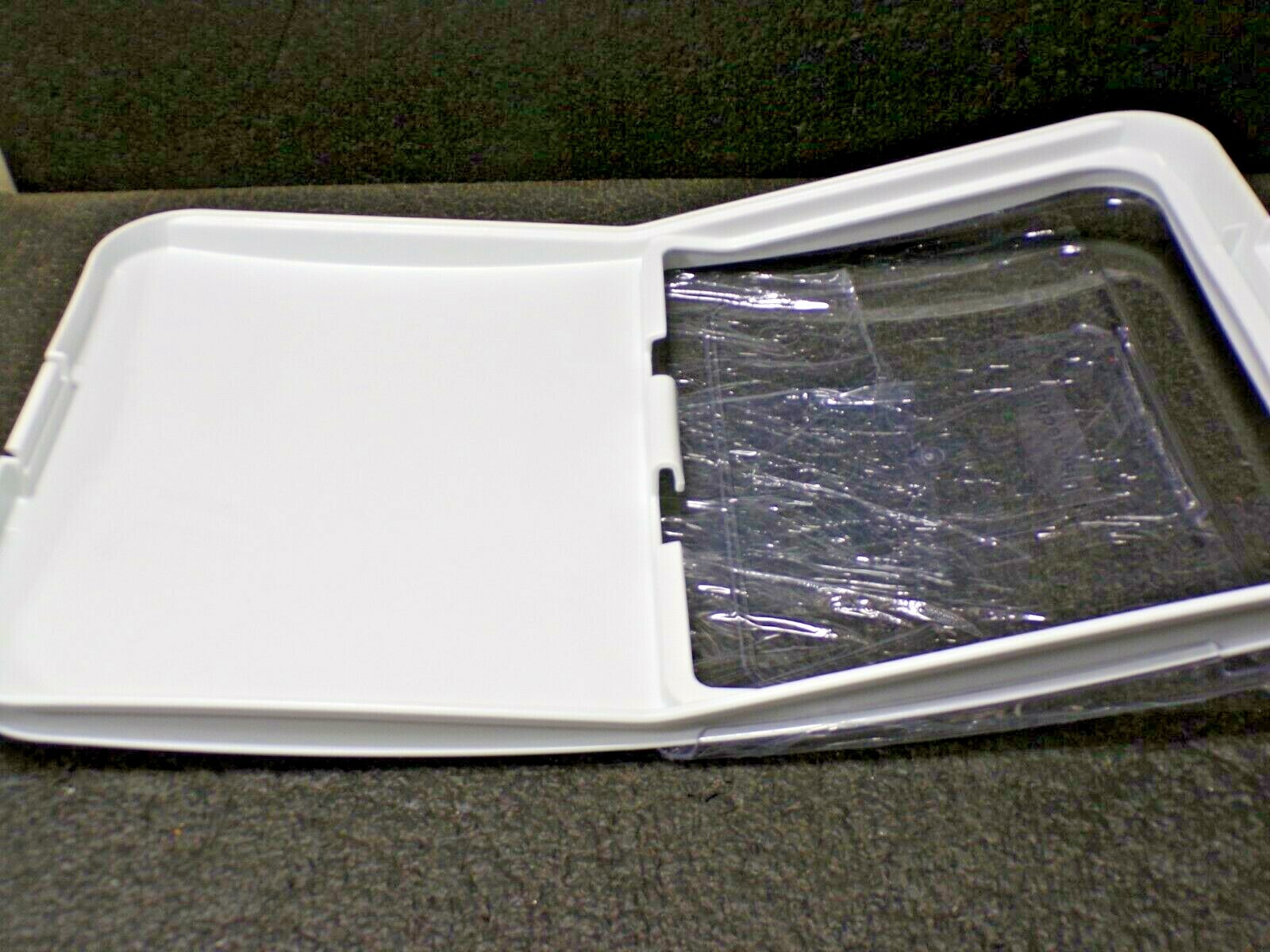 RUBBERMAID Storage Bin Lid, W 17 1/4, w/32 oz. Scoop