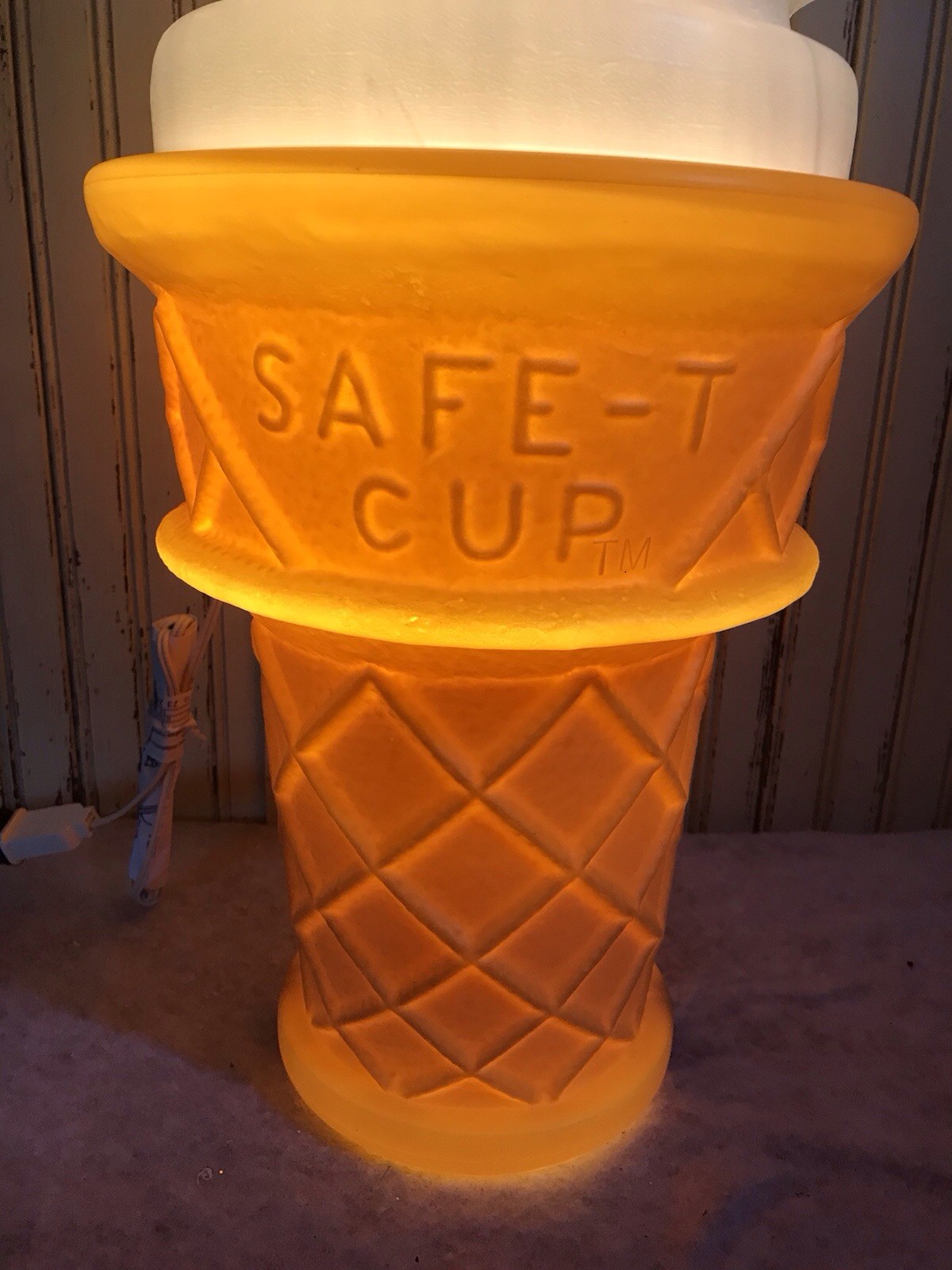 Blow Mold Giant Plastic Ice Cream Cone Display Vanilla Swirl Safe T Cup LIGHTED