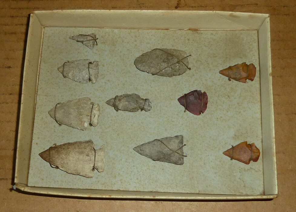 Vintage 10 Indian Arrowheads,Old Hunting Tools,Artifact,Native American Used