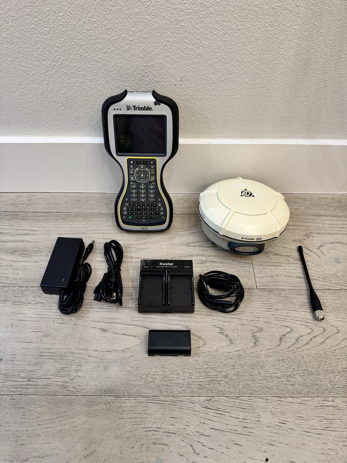 Trimble R8 Model 3 GPS GNSS UHF Base or Rover - TSC3 w/ Access 2017.24