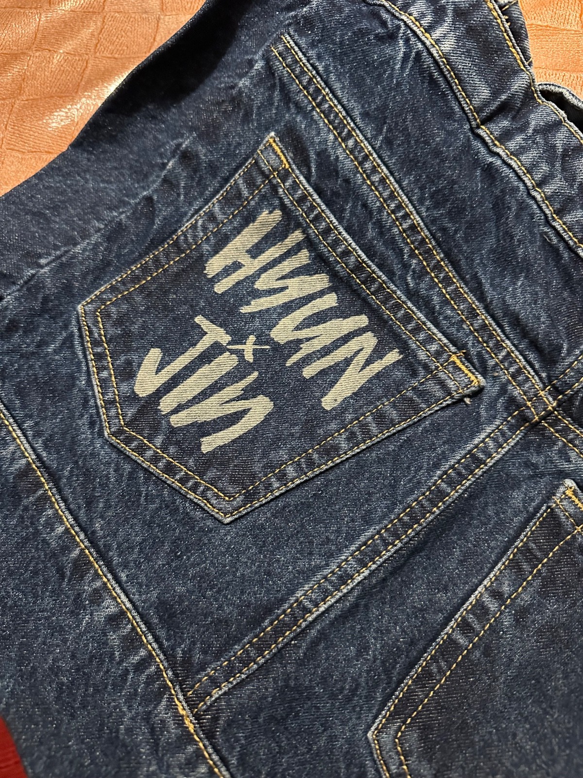 hyunjin x guess jeans tote bag engraving on the front and on the back pocket