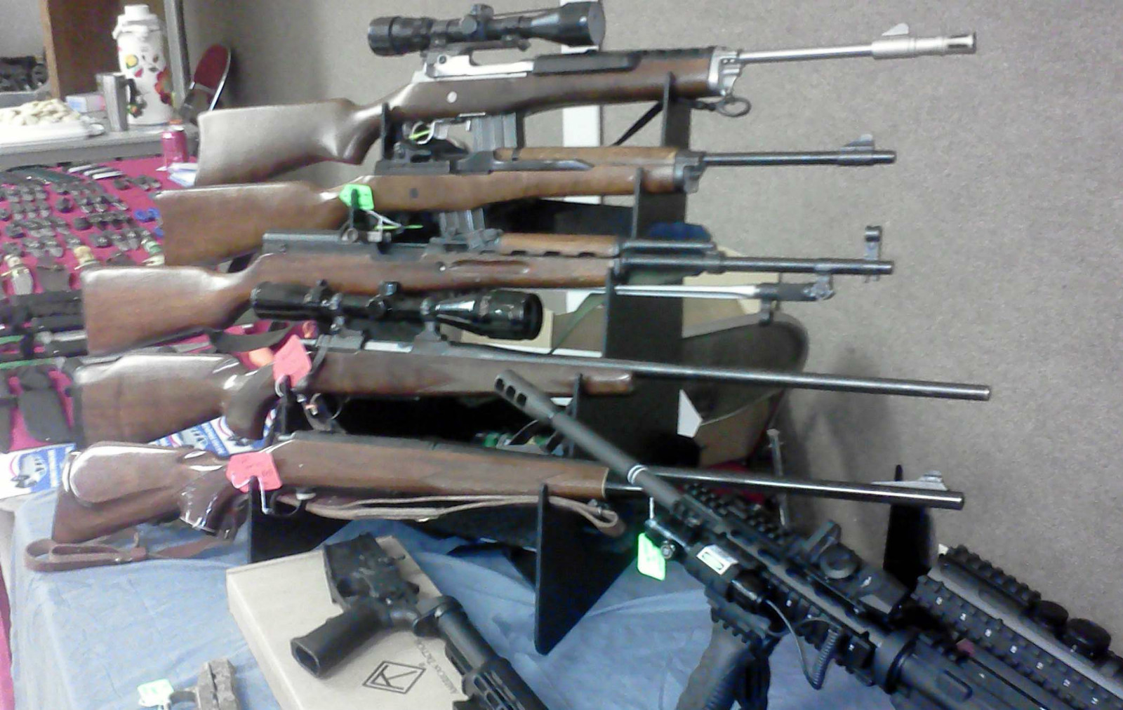 Shotgun/Sword/Rifle/Gun Table Top Stand Display Rack for Gun Show or Business