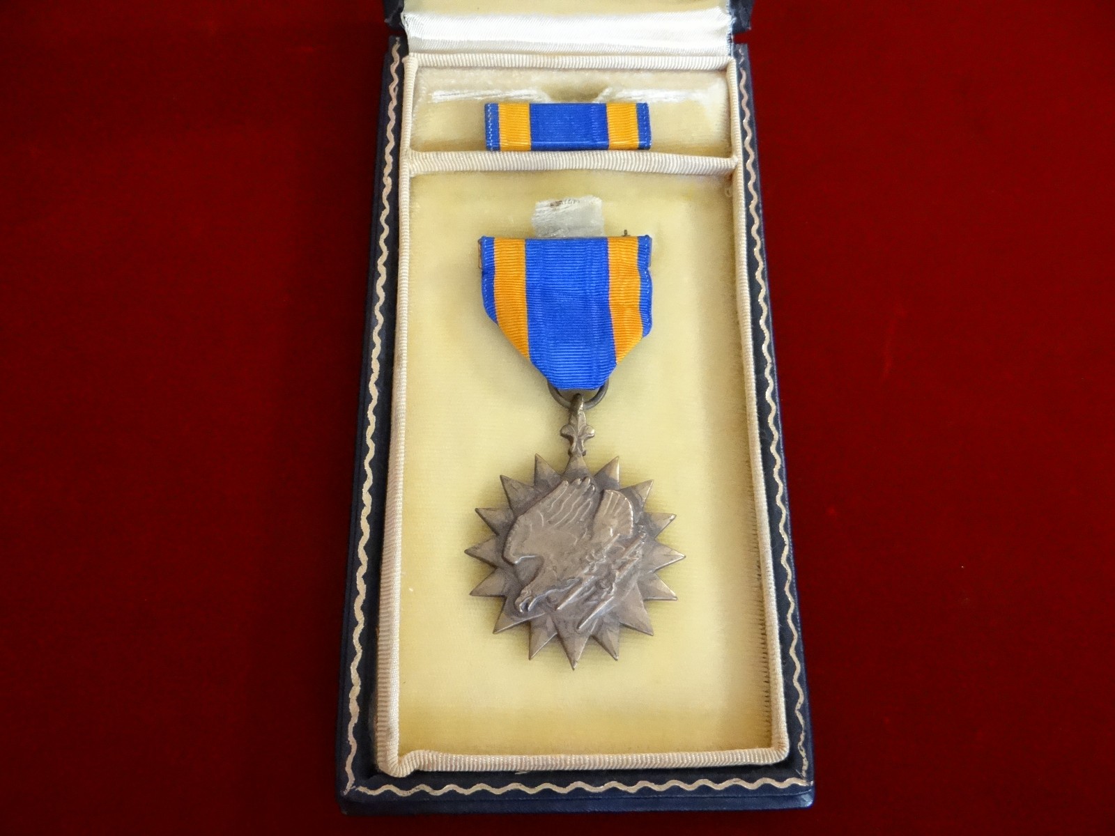 WWII US Army Air Medal in Presentation Case, Full-Size Medal, Original WW2