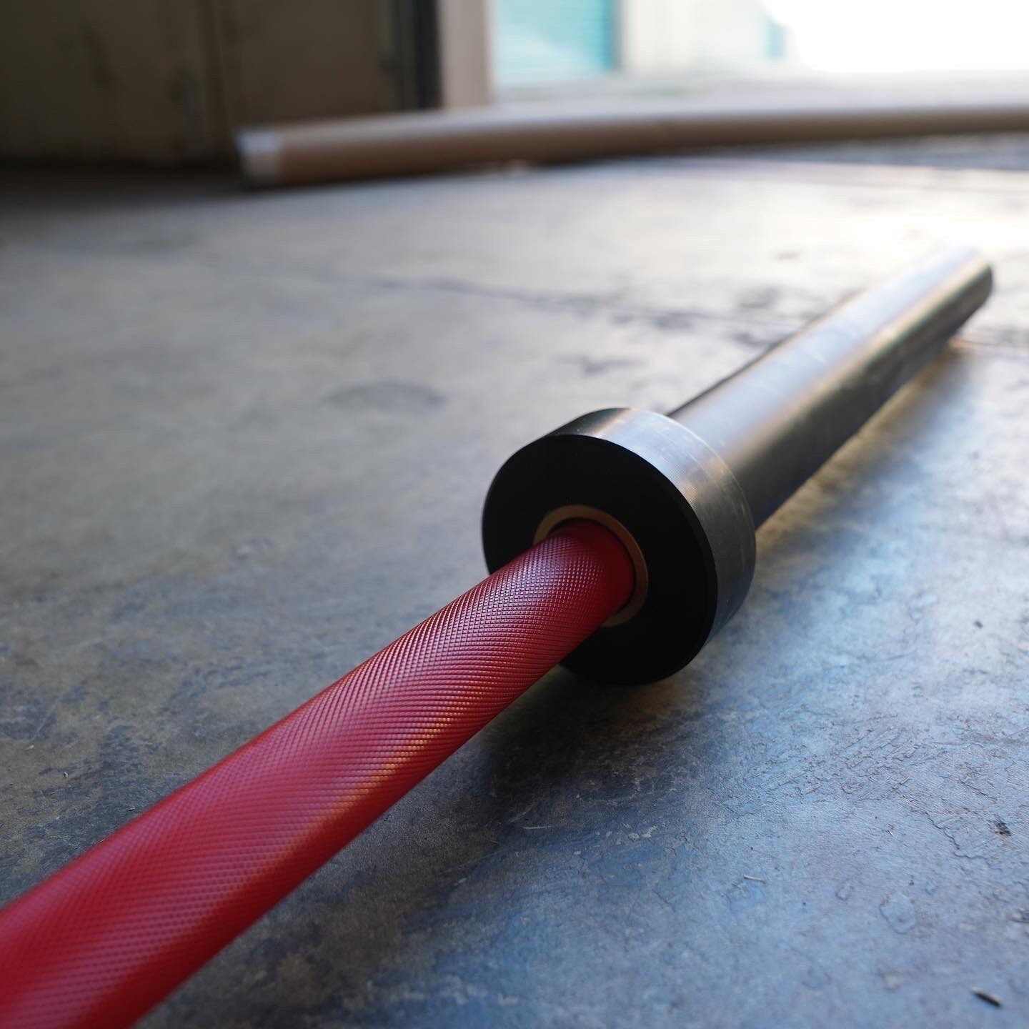 Red Cerakote Or Green 20kg 7ft Long 1500lb Olympic Barbell w/ Black Sleeves
