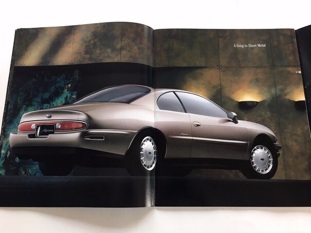 1995 Buick Riviera 20-page Original Car Sales Brochure Catalog
