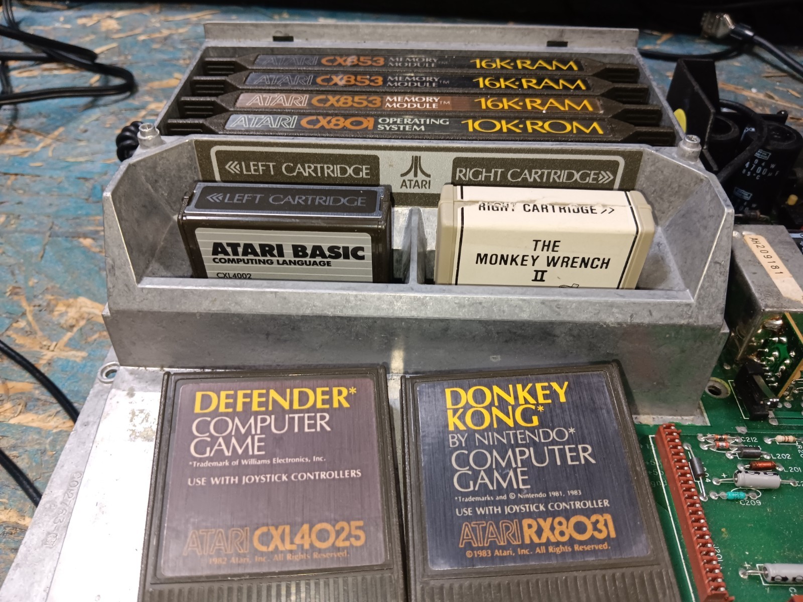 Atari 800 BAREBONES Motherboard-FULL RAM-GAMES-BASIC & MONKEY II-GOOD-SEE ALL