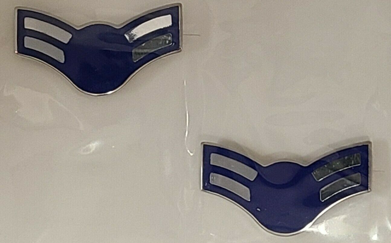 USAF AIRMAN FIRST CLASS A1C METAL CHEVRON INSIGNIA COLLAR BADGE -OBSOLETE 1 PAIR