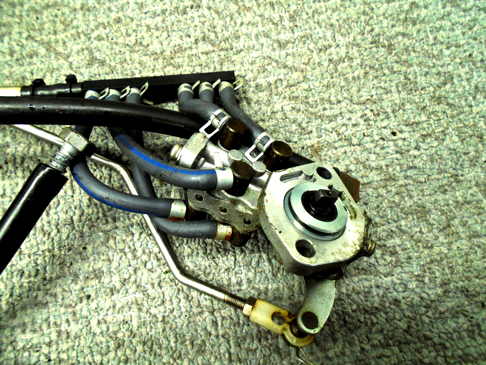 Oil Injection Pump Assy w Tank Assy 67H-13200-00-00 Yamaha 150hp-200hp Outboard