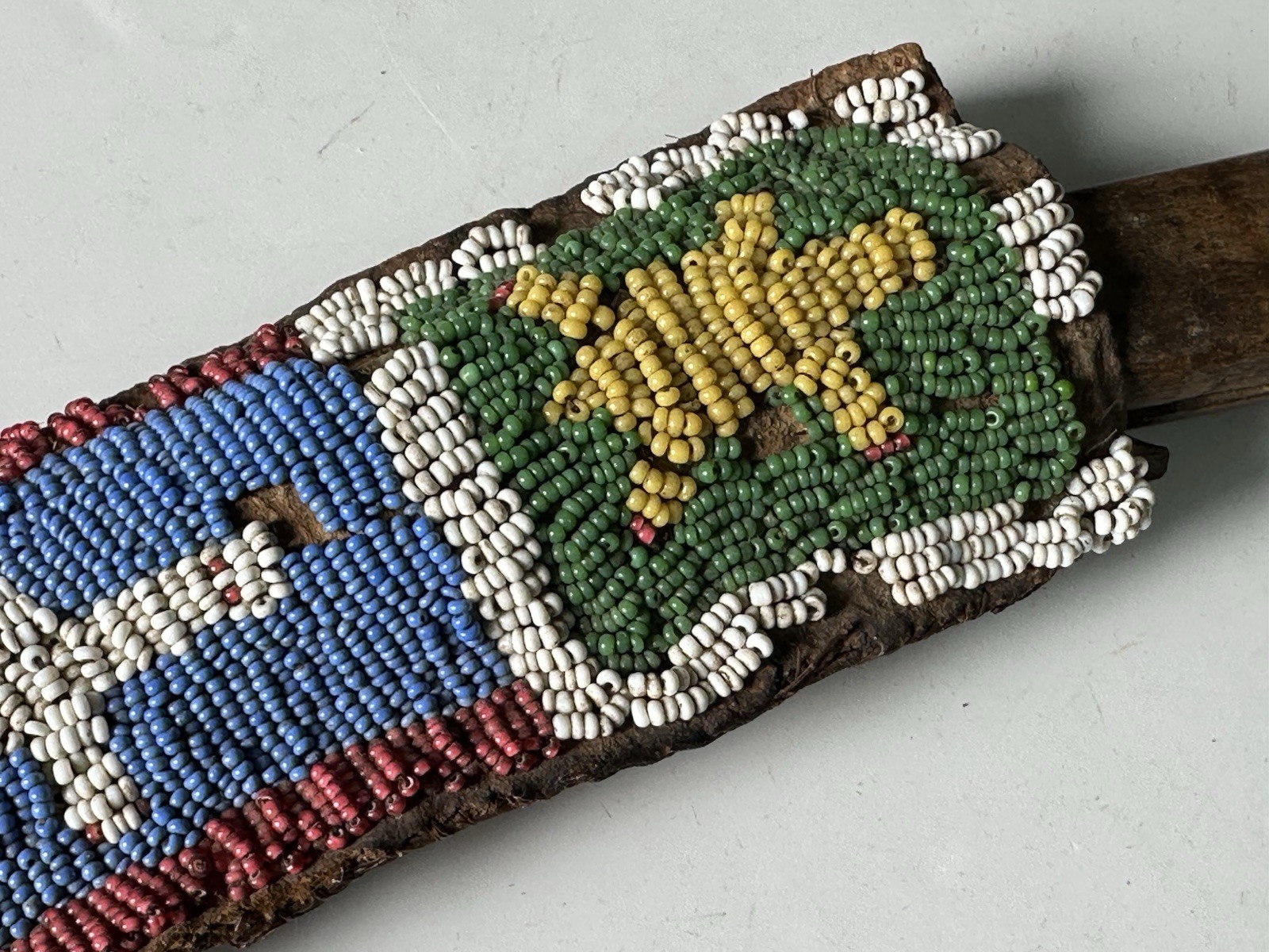 INCREDIBLE SIOUX PLAINS INDIAN HISTORIC BEADED KNIFE SHEATH, HISTORICAL