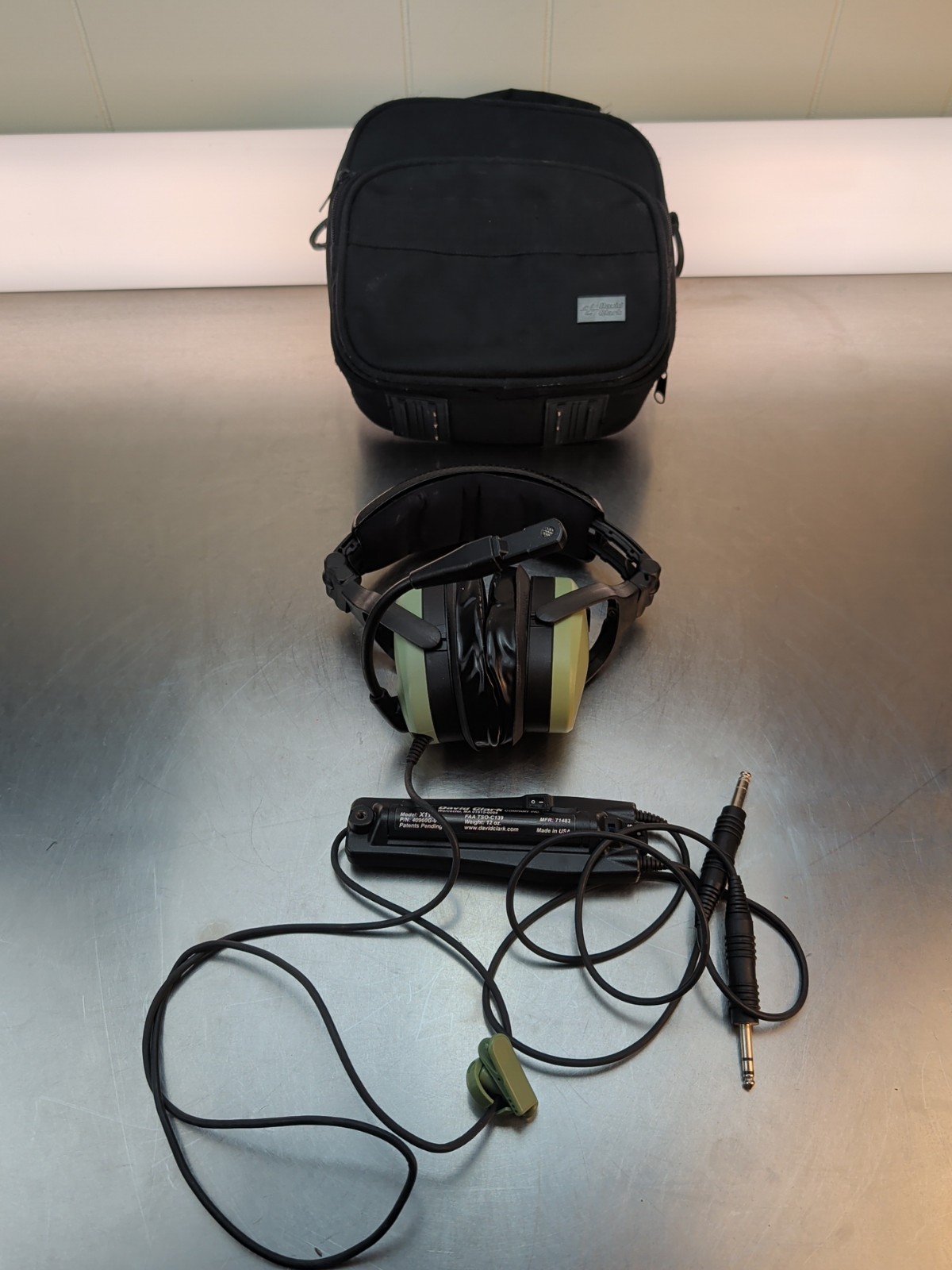 DAVID CLARK X11 HEADSET PILOT NOISE CANCELING AIRPLANE AVIATION HEADPHONES