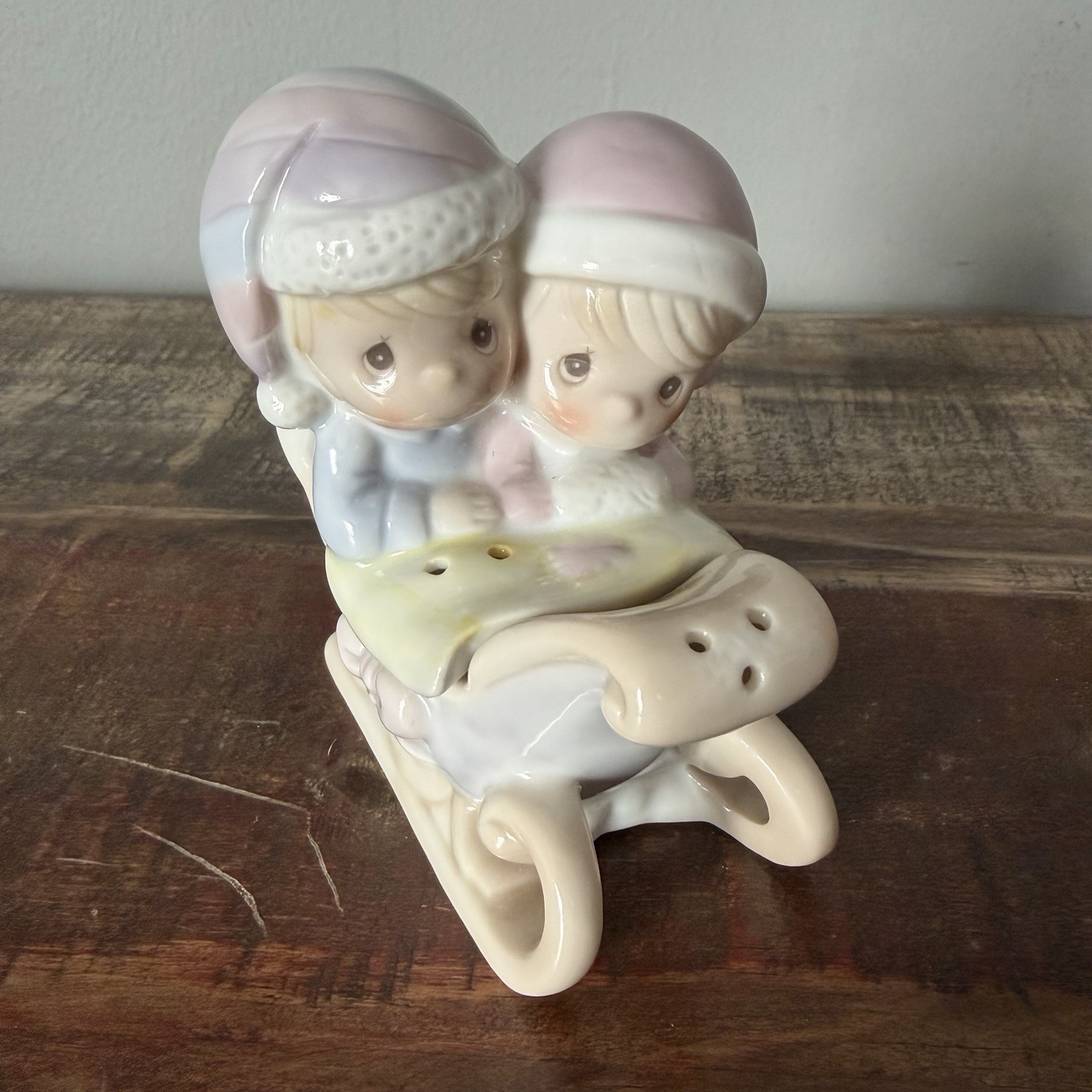 1995 Precious Moments Salt & Pepper Shaker Kids In Sleigh 869783 No Original Box