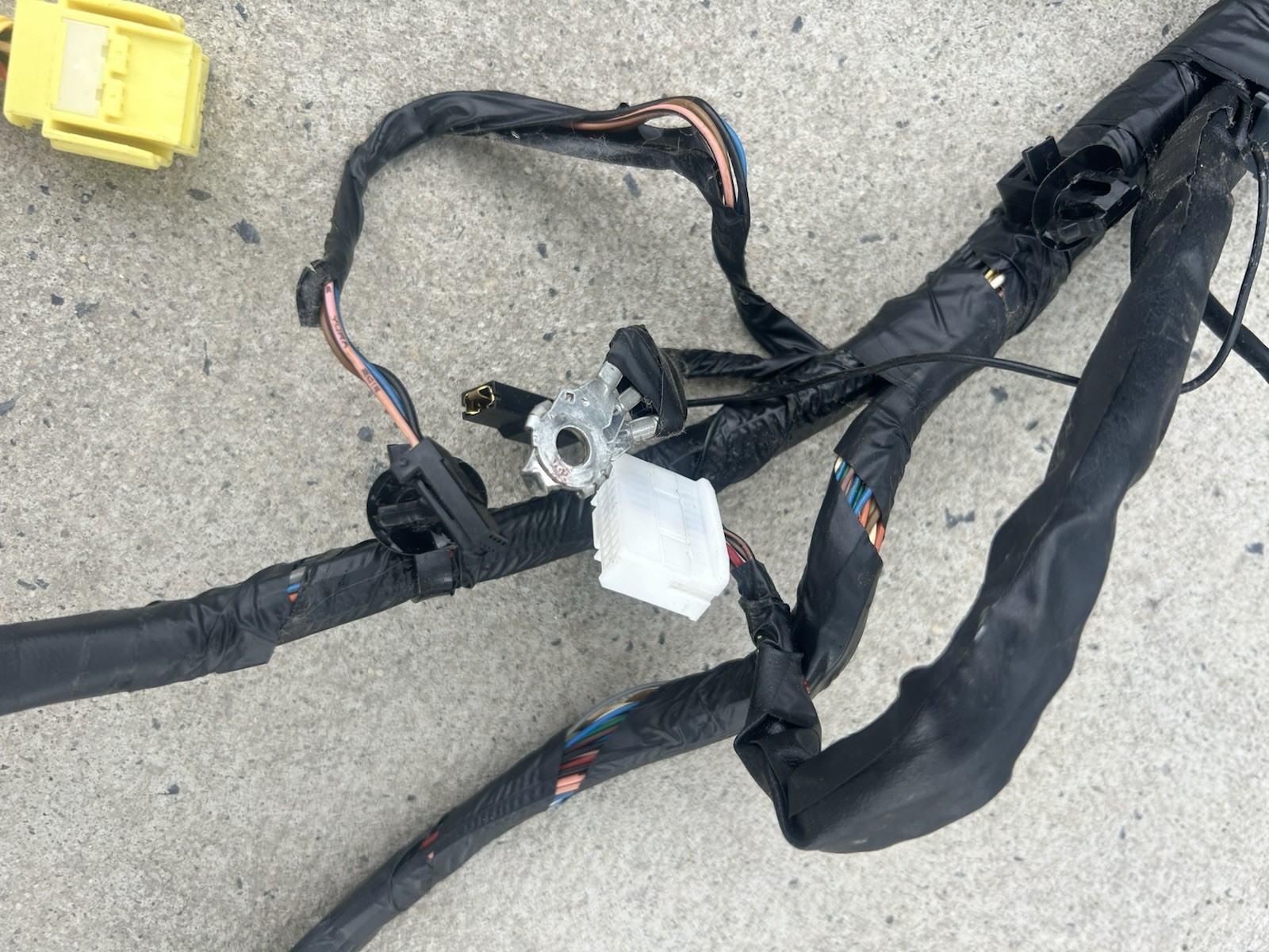 Genuine Hyundai Wiring Assembly - Front (Part No.: 91151-4R020)