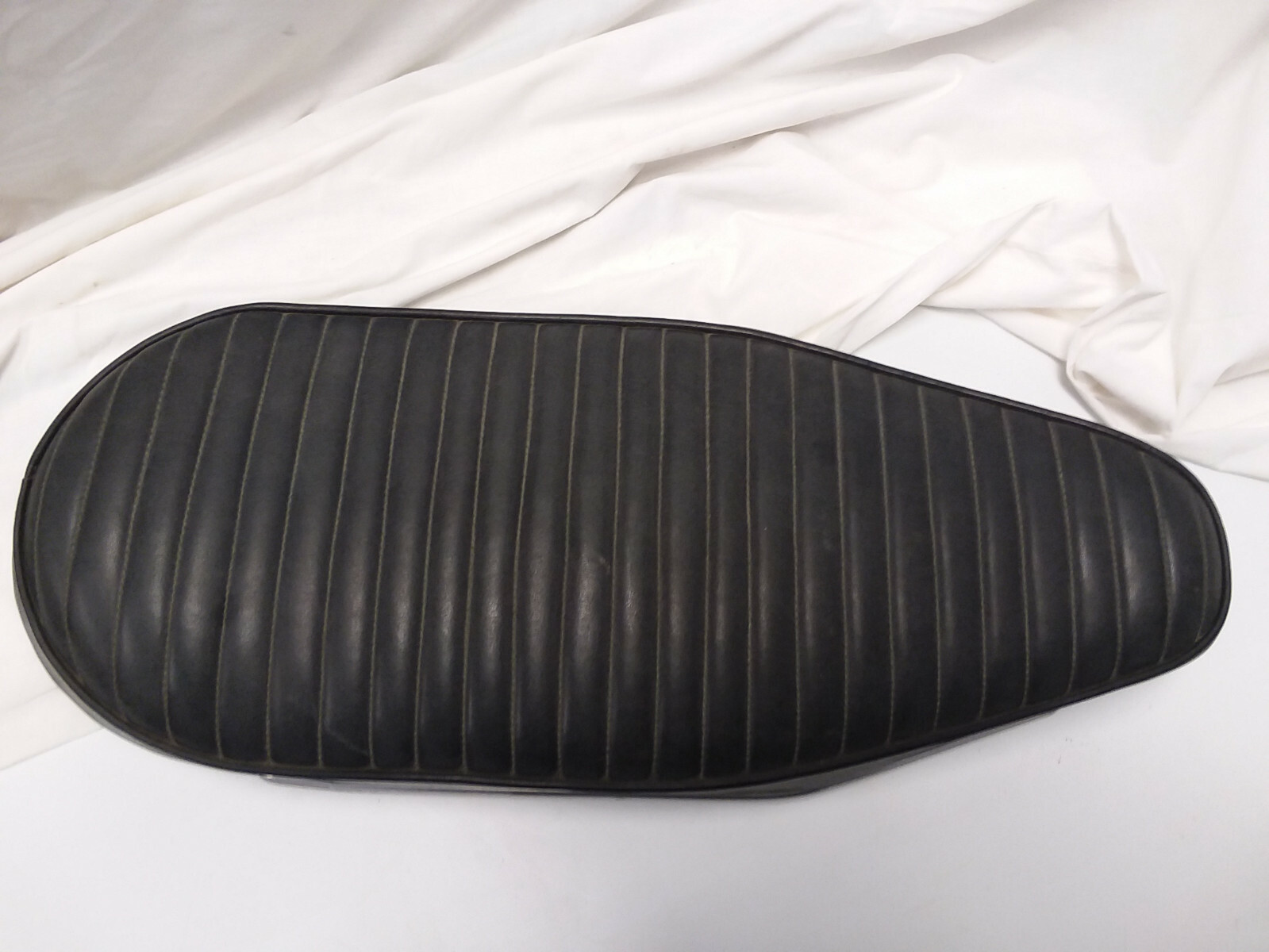 TRIUMPH TR25W 250 SEAT SADDLE 82-9472 ORIGINAL "NOT REPRODUCTION"