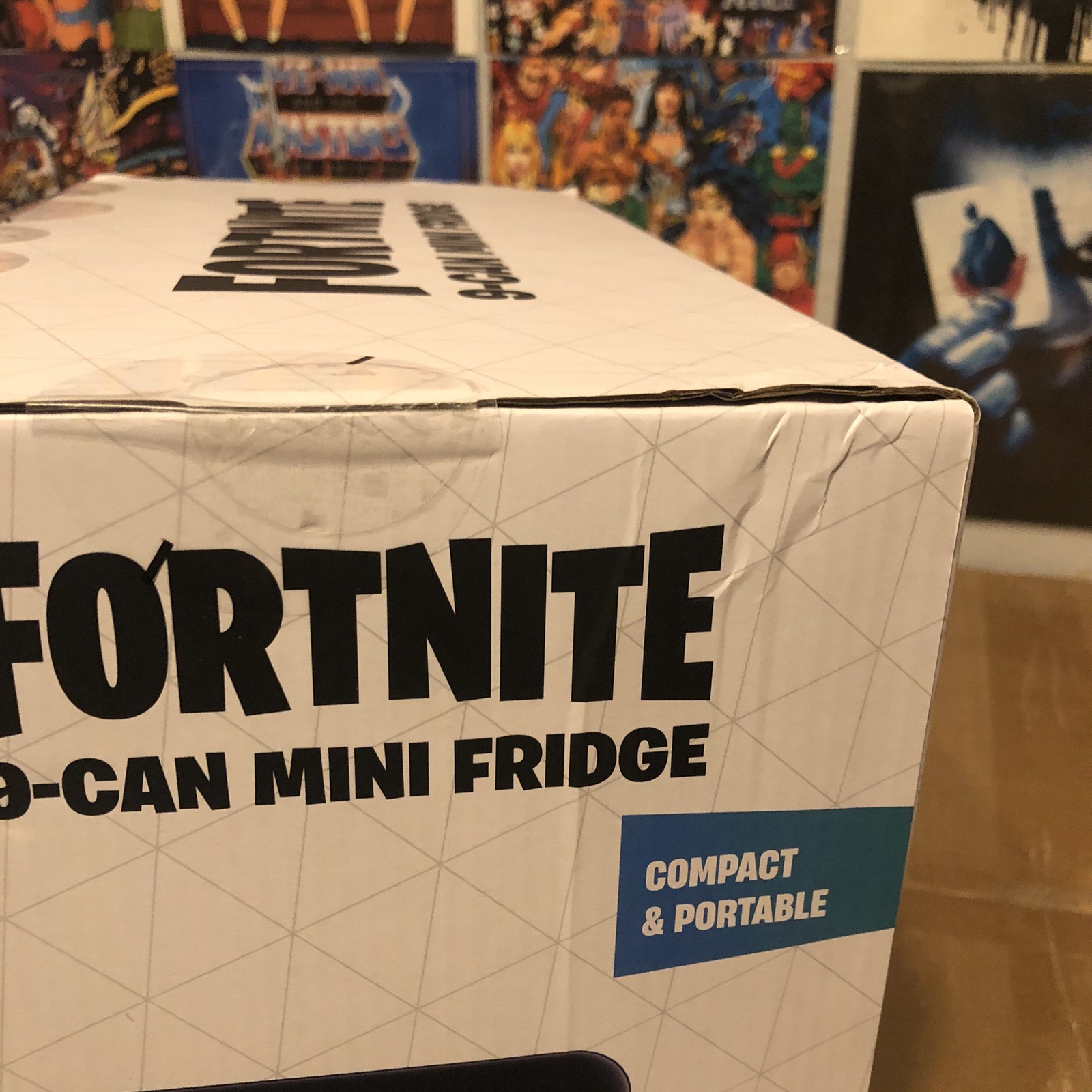 Fortnite 9-Can Mini Fridge Thermoelectric Cooling, Collector Edition, Peely