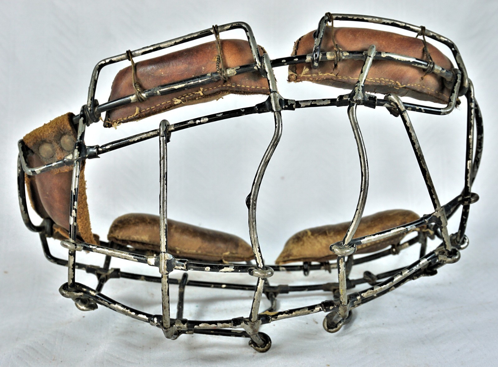 VINTAGE EARLY 19OOS LOOP AND CLIP CHILD'S CATCHER'S MASK