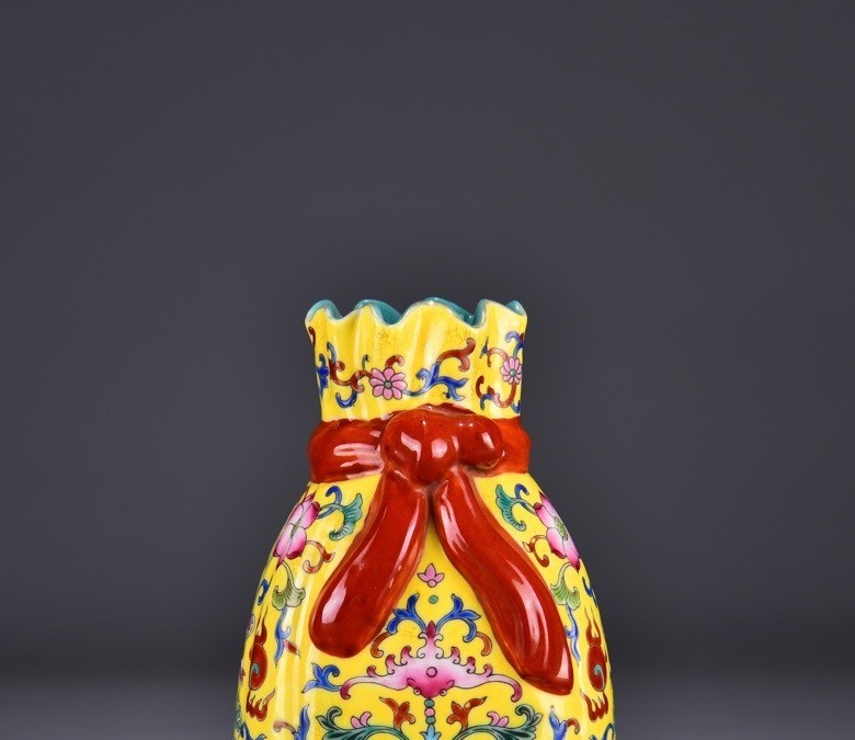 7'' Qianlong Marked Enamel Colour Porcelain Dragon Totem Zun Vase Pot Bottle