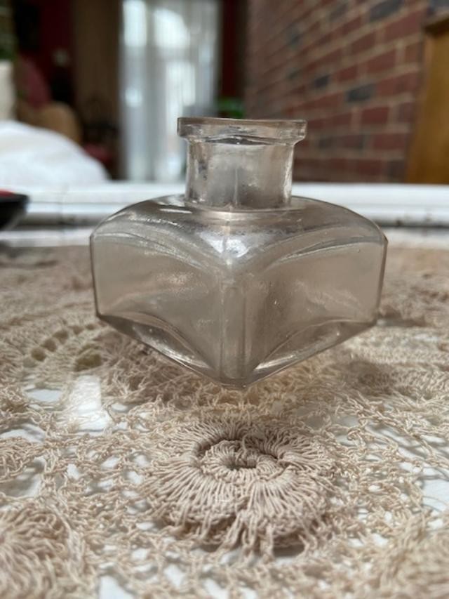 3 antique ink bottlers Caws Ink, Thad Davids & 8 sided sheared lip
