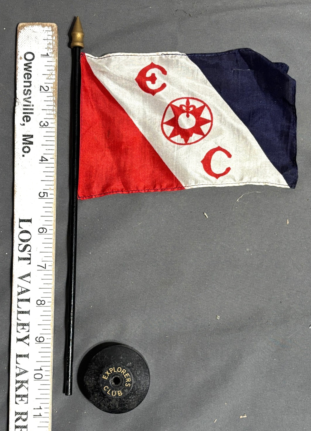 RARE early 1900s EXPLORER CLUB 11" Annual Dinner Table DESK FLAG + wood Base