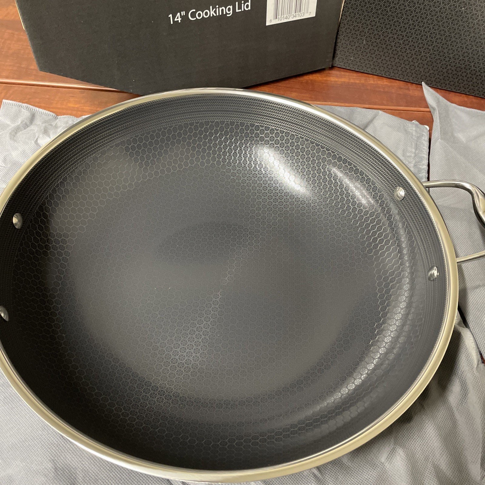 HexClad Hybrid Nonstick 14" Inch Wok W/ Stainless Steel Lid