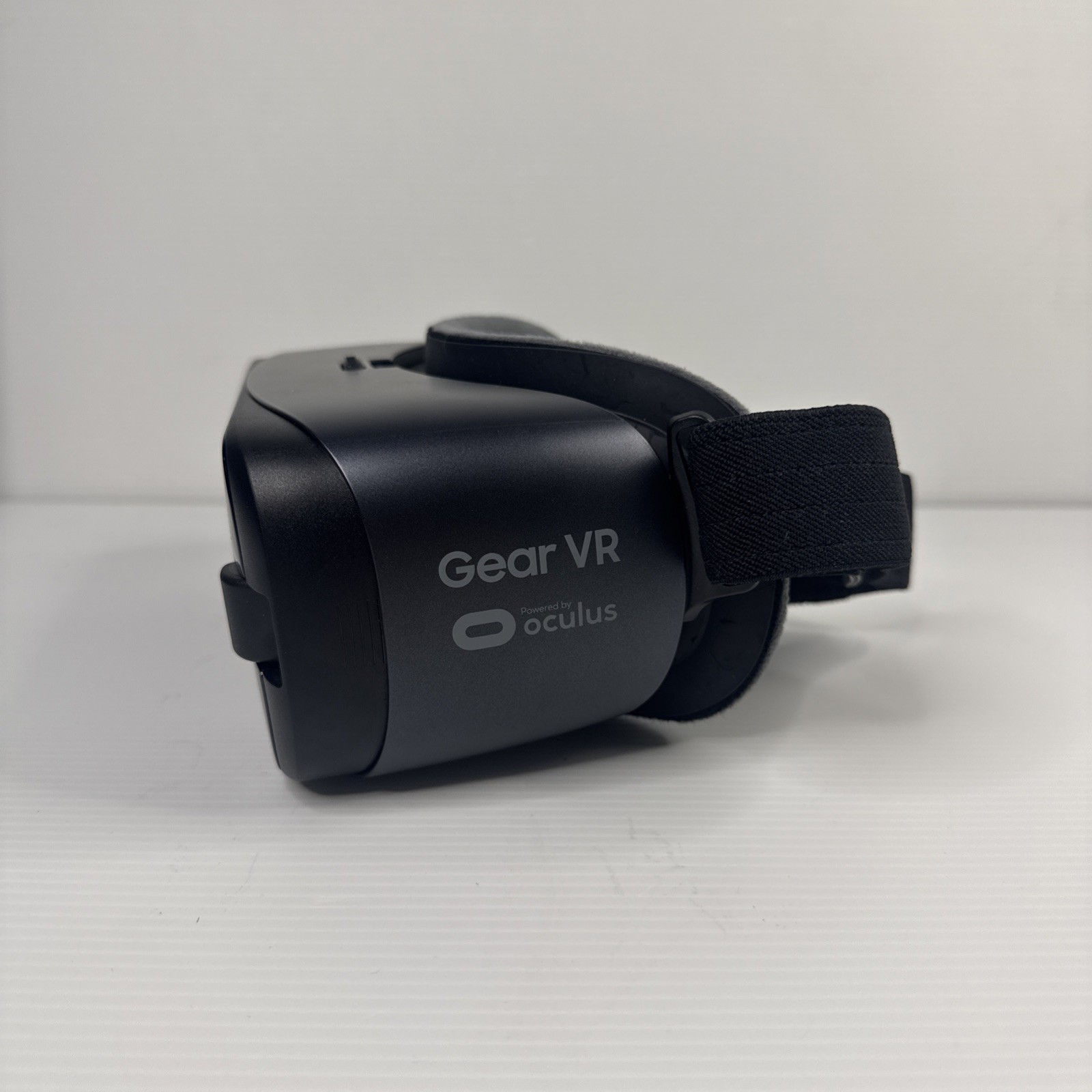 SAMSUNG GALAXY Gear VR Oculus Virtual Reality Headset w/ Controller SM-R324