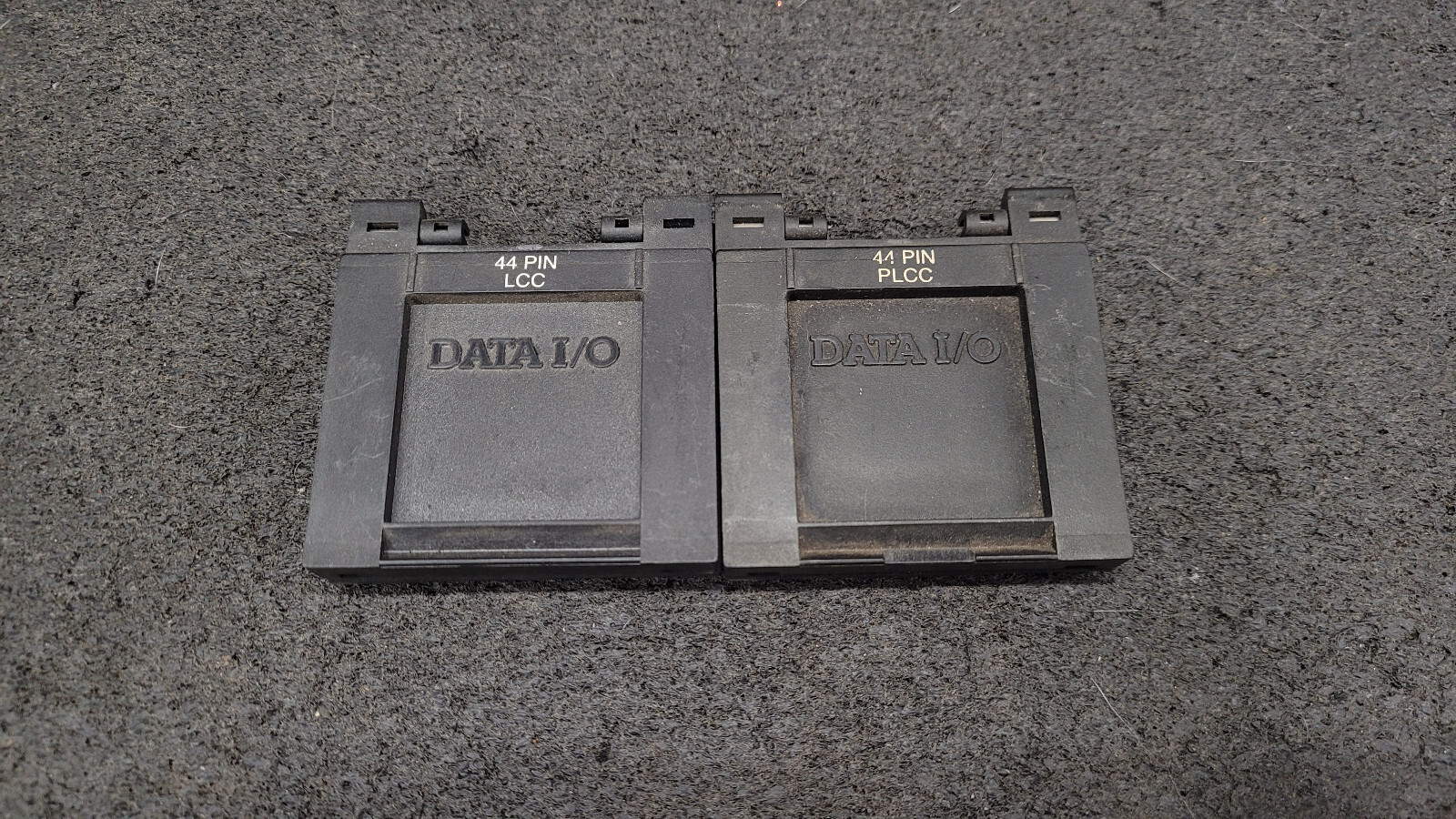 DATA I/O 44 PIN LCC & PLCC PLASTIC LEADED CHIP CARRIER MATCHBOOK ADAPTER USED