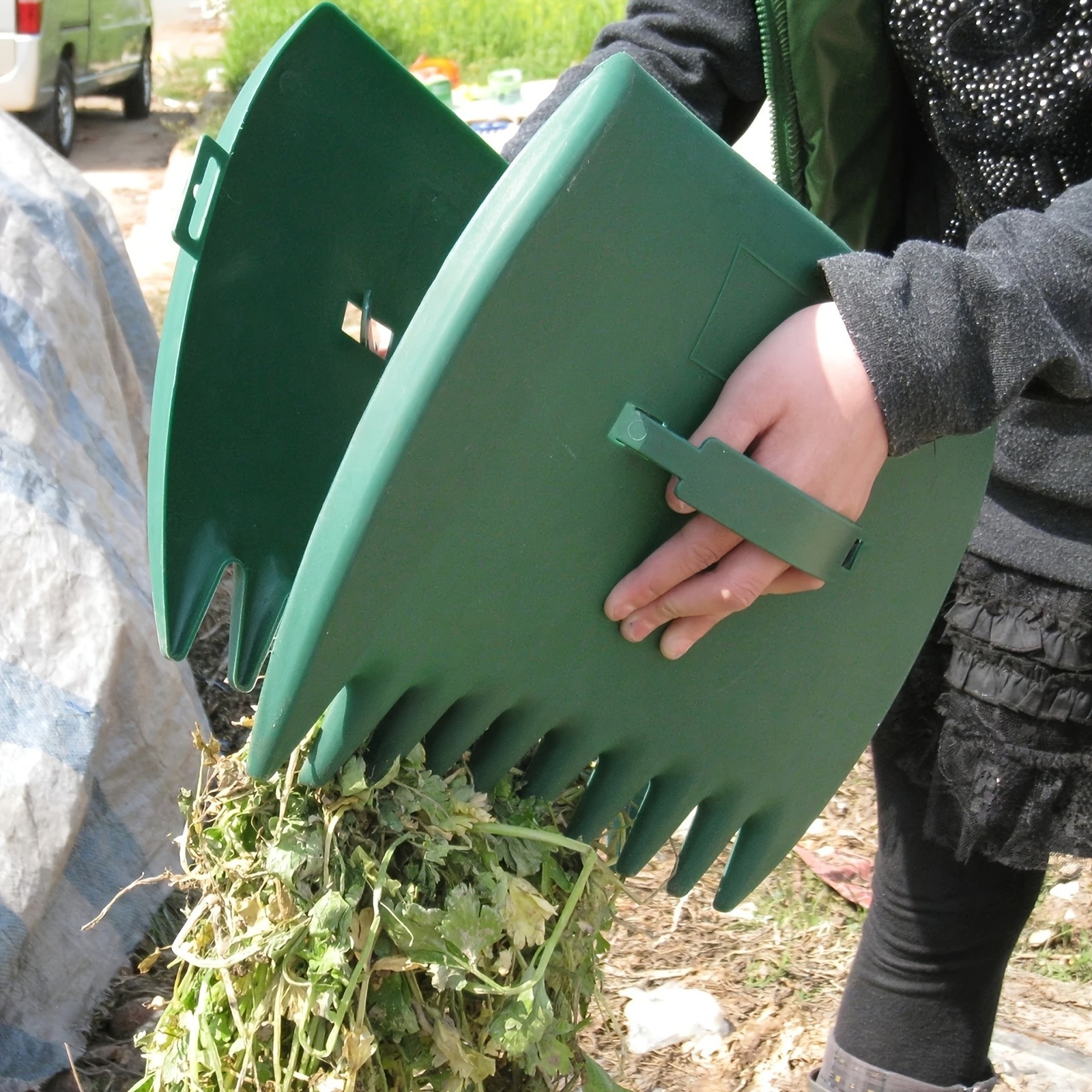 Garden Leaf & Weed Claws - Plastic Rake Tool for Easy Debris Collection in Yard