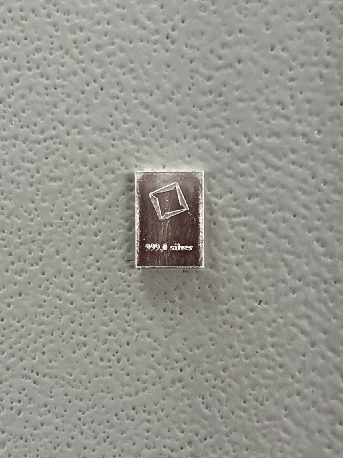 1/ Gram Silver bar – .999 Fine Silver smaller than a dime