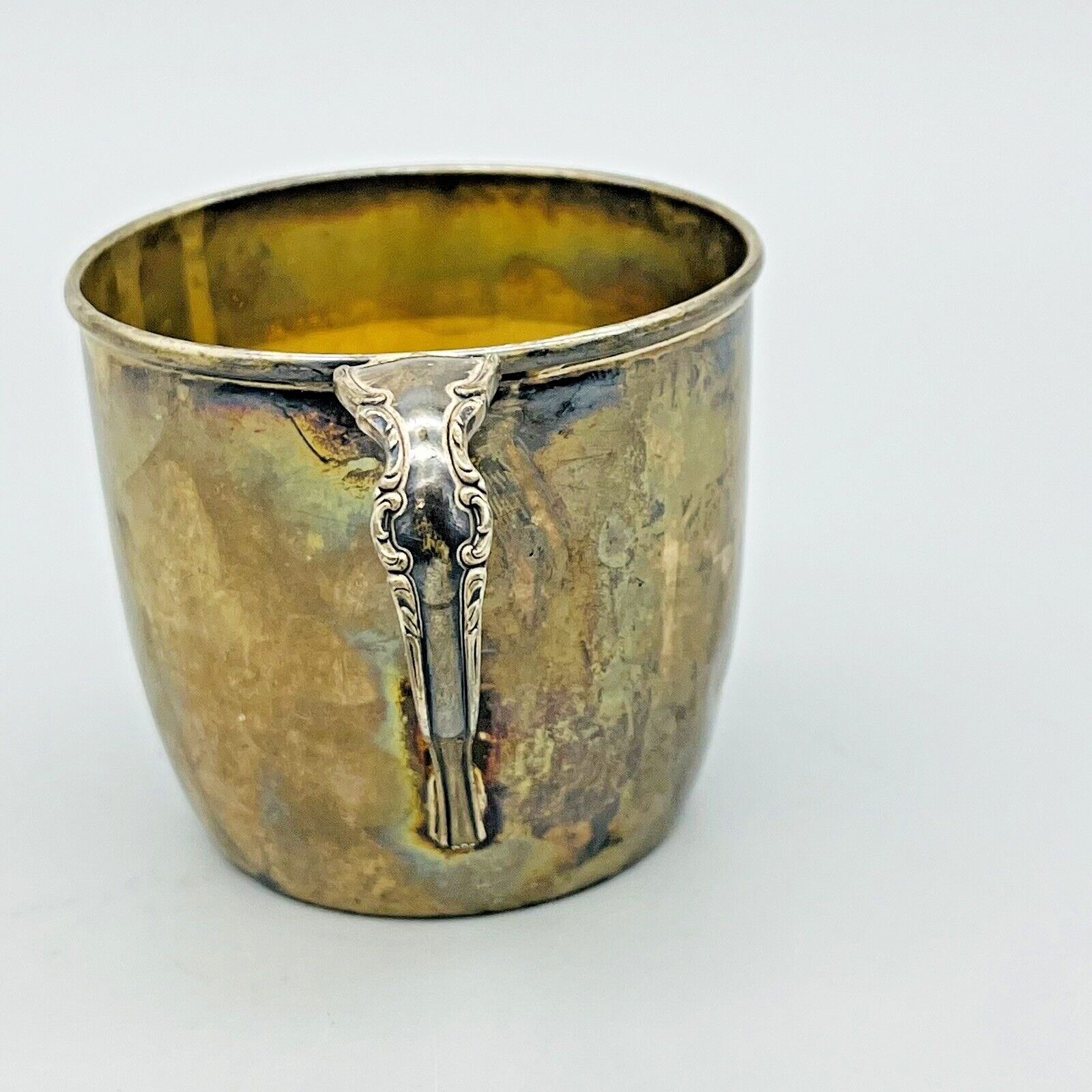 VTG Baby Cup "KEVIN" International Silver-Reflection Pattern Tarnish Patina