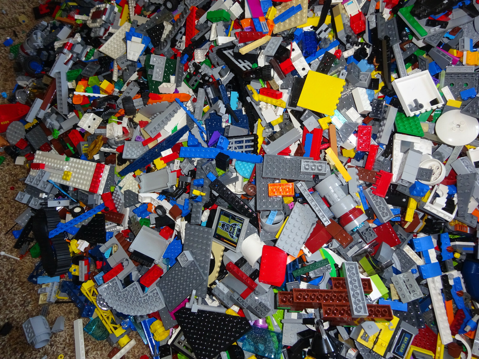 Bulk LEGO LOT! 4 pound box of Bricks, parts, Pieces, Tires, accessories & More