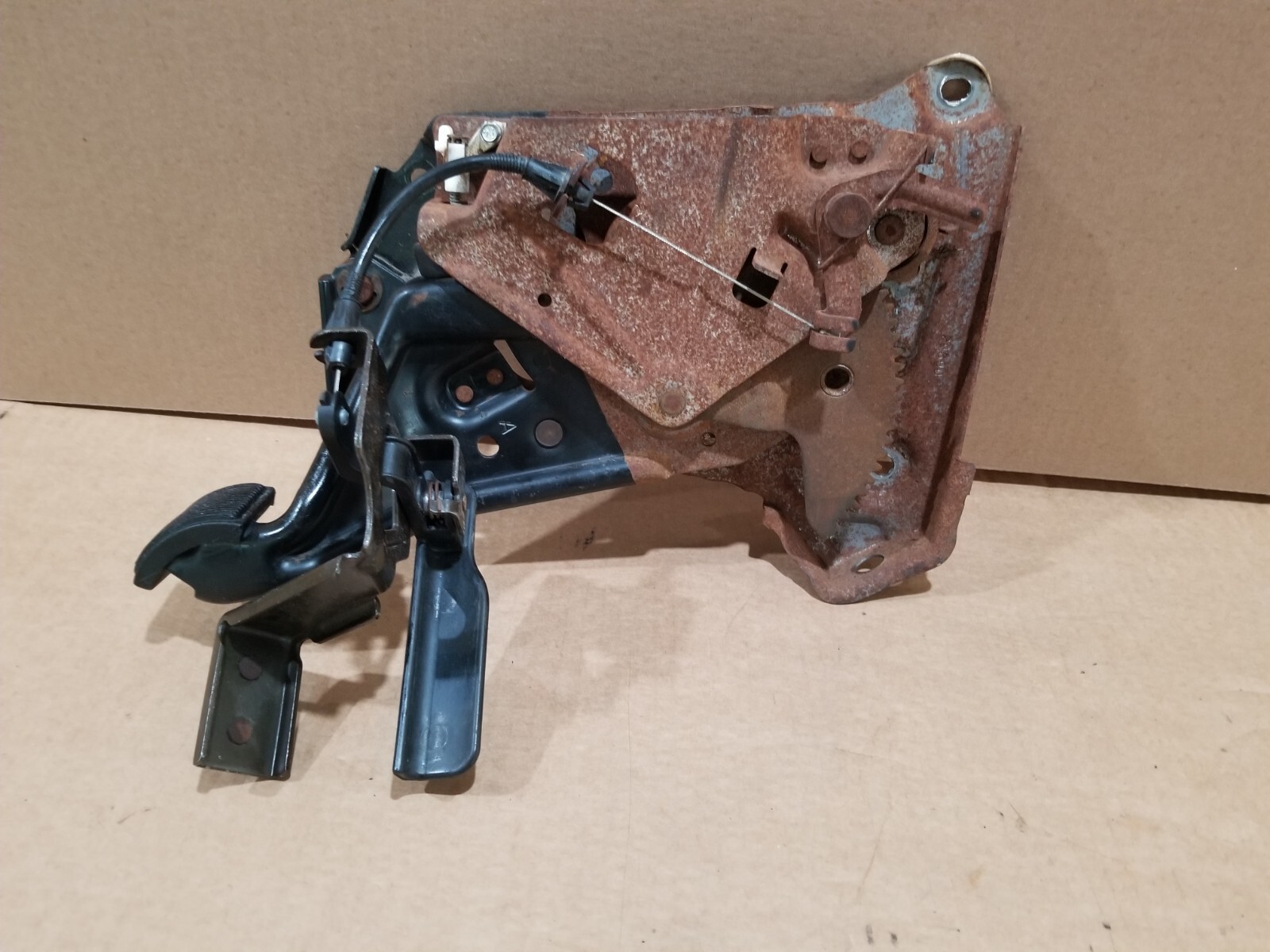 99-04 Ford Super Duty Excursion E-Brake Pedal Emergency Parking Assembly