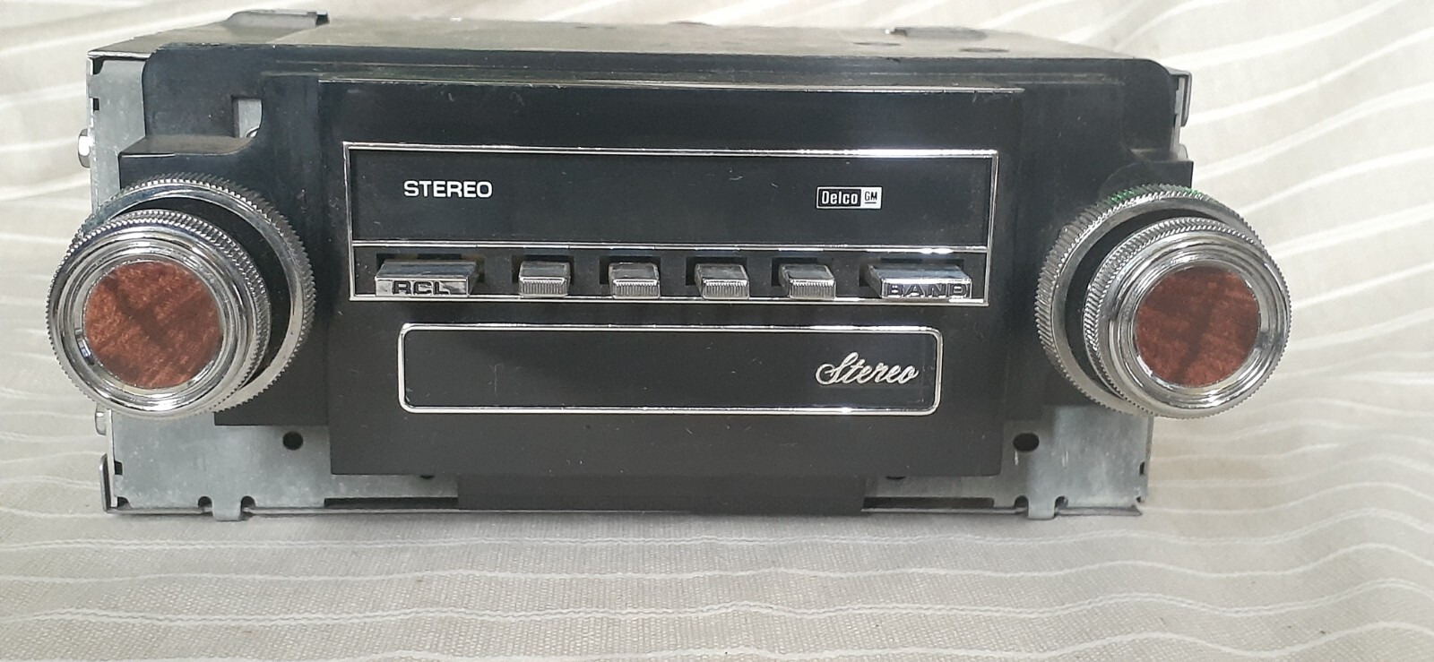 Vintage GM Cadillac Delco OEM AM/FM ETR Radio 20CETR1 16020870, Woodgrain Knobs