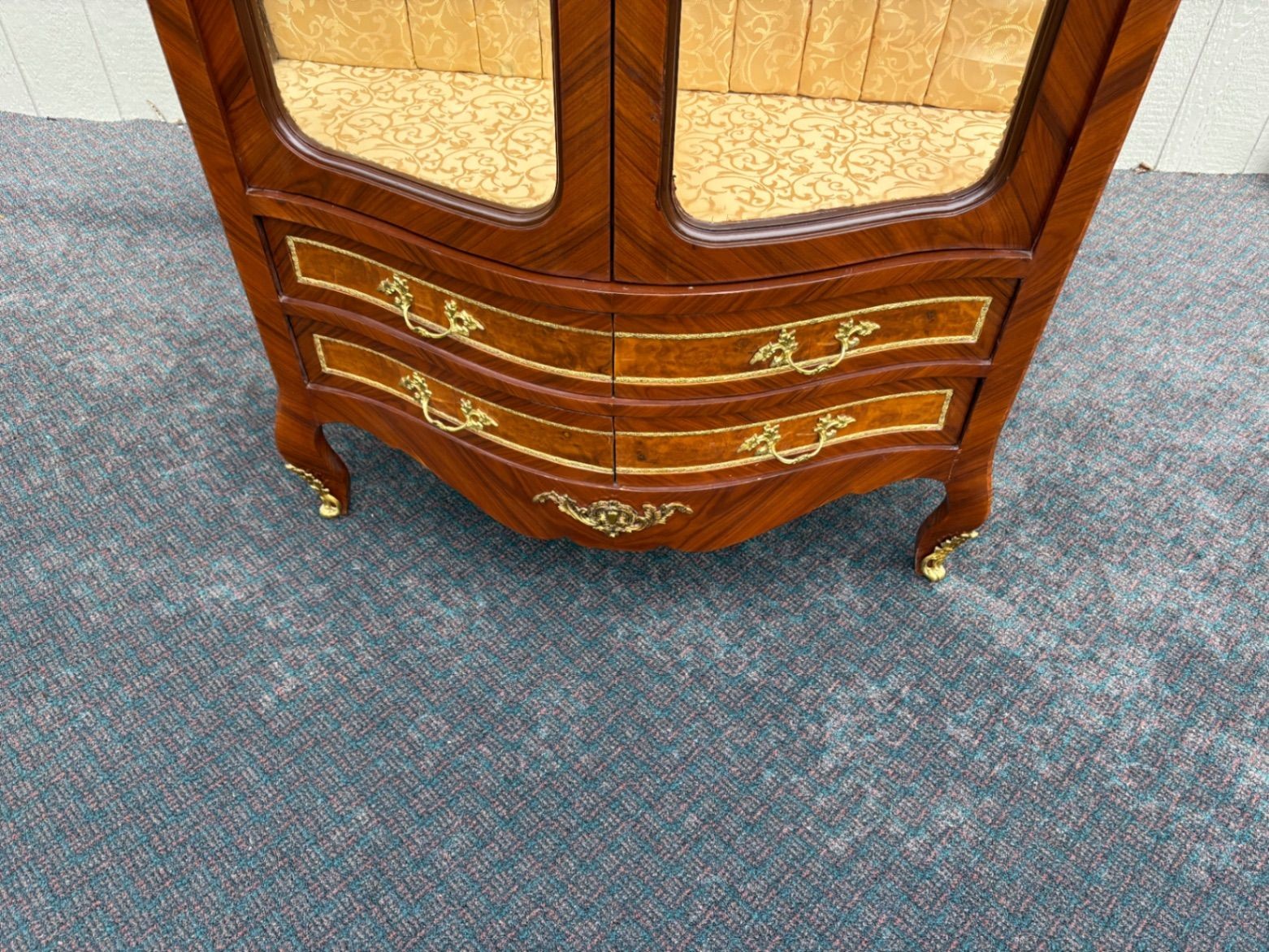 67357 Exquisite Louis XV Style Curio Cabinet with Glass Shelves