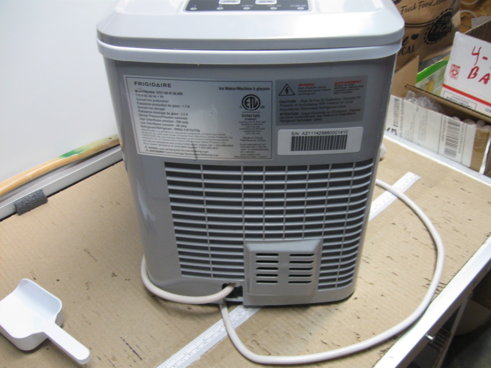 Portable Ice Maker, Frigidaire, Countertop/Picnic Table/Camping, Used Once