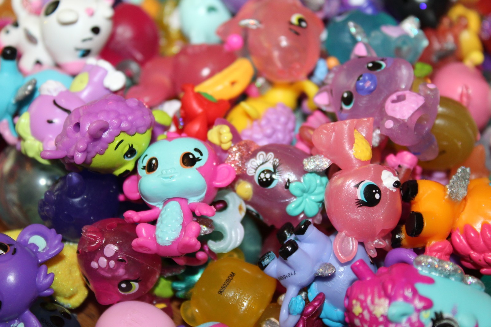 Hatchimals COLLEGGTIBLES Random LOT Bag (10) Assorted CUTE Seasons NO DUPLICATES