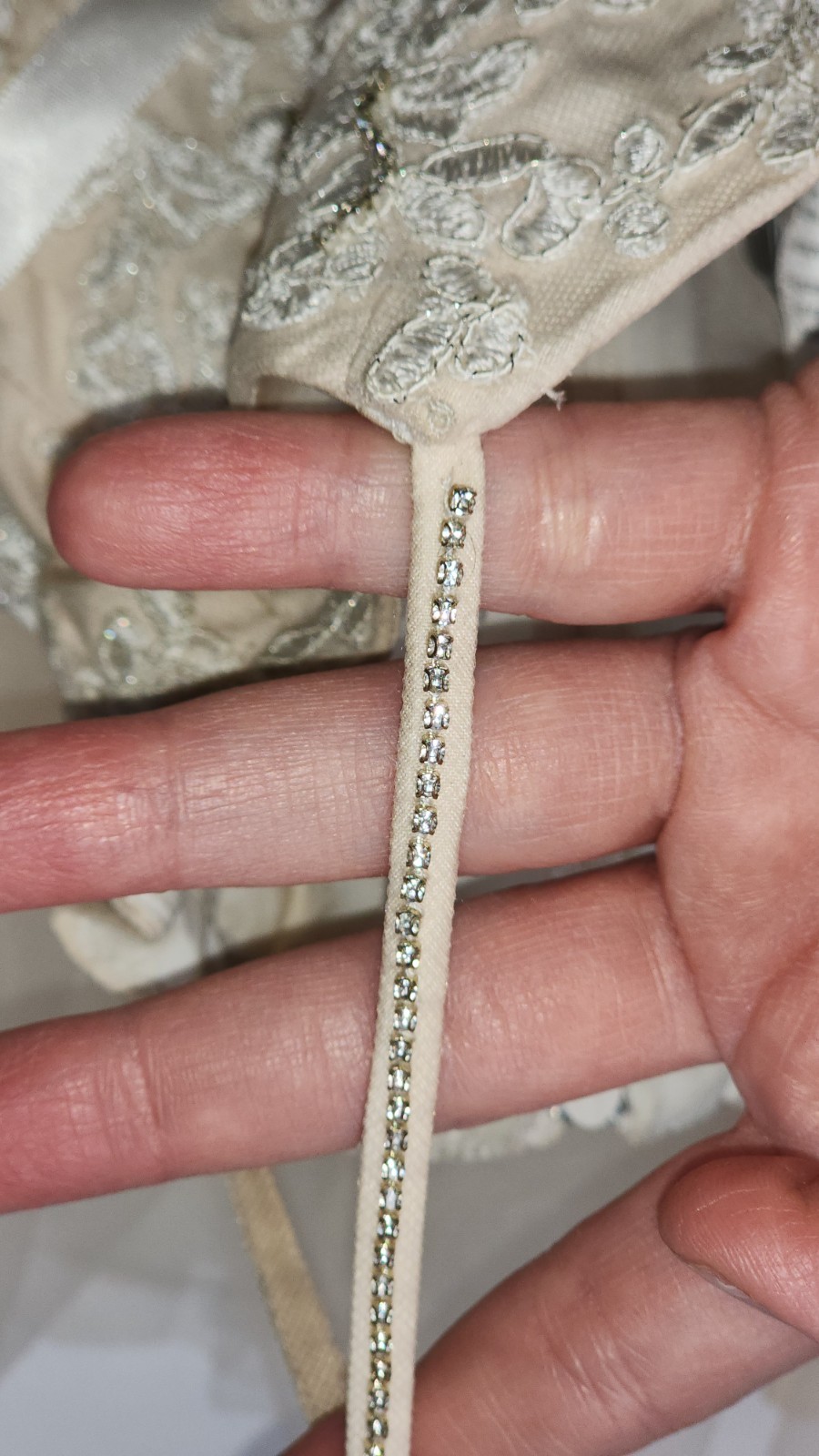 $180 Davids Bridal Ivory Floral Applique Spaghetti Strap Flower Girl Dress Sz 4