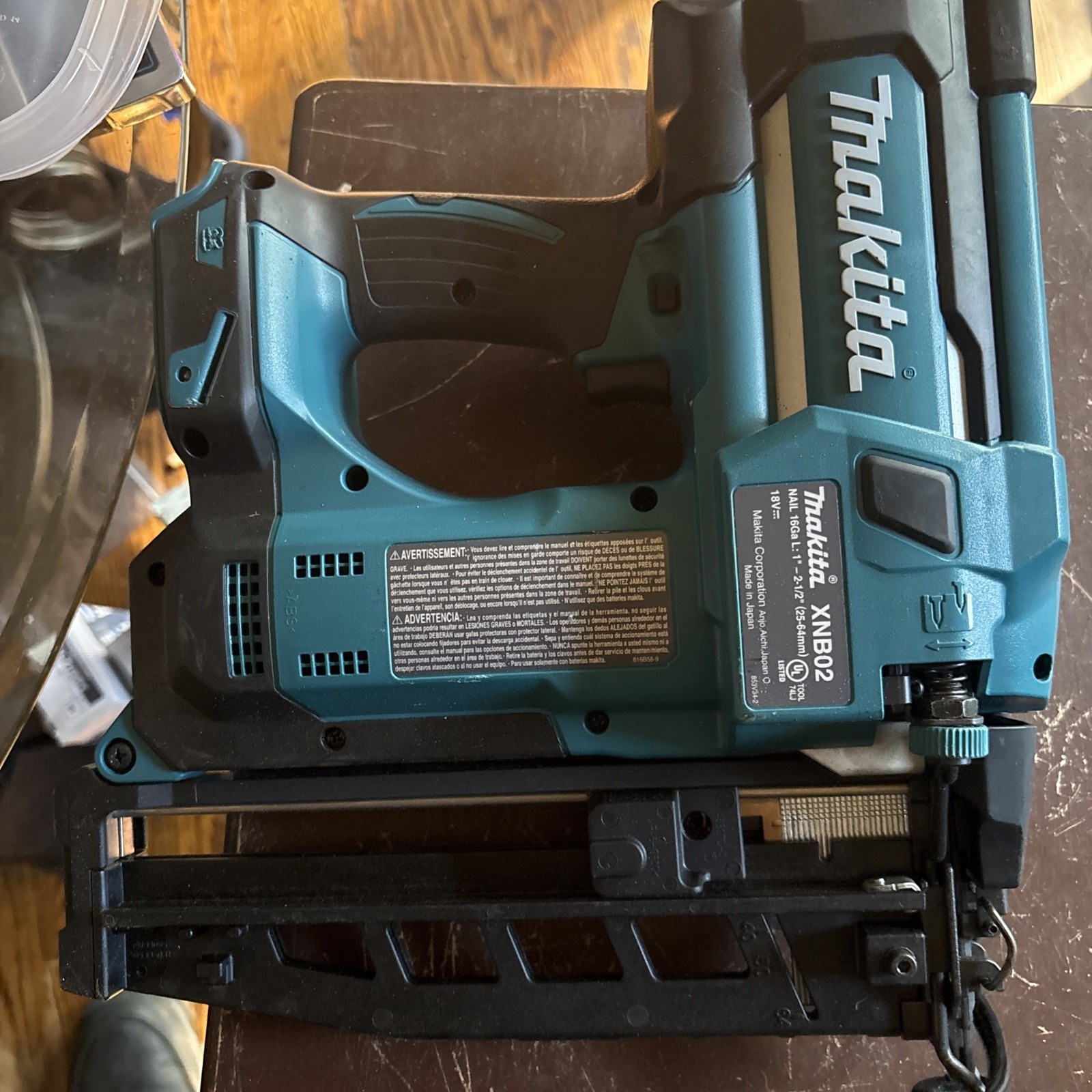 Makita XNB02Z 18V LXT 16-Gauge Cordless 2-1/2 in. Straight Finish Nailer