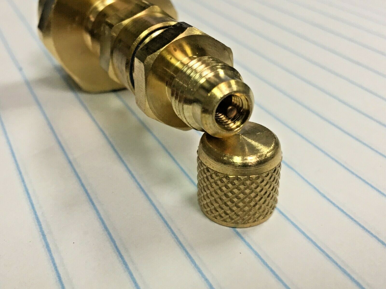 R600, CGA600, Top-Mount, Screw-On, Can Taper for the 14 oz. Frosty-Freeze Cans